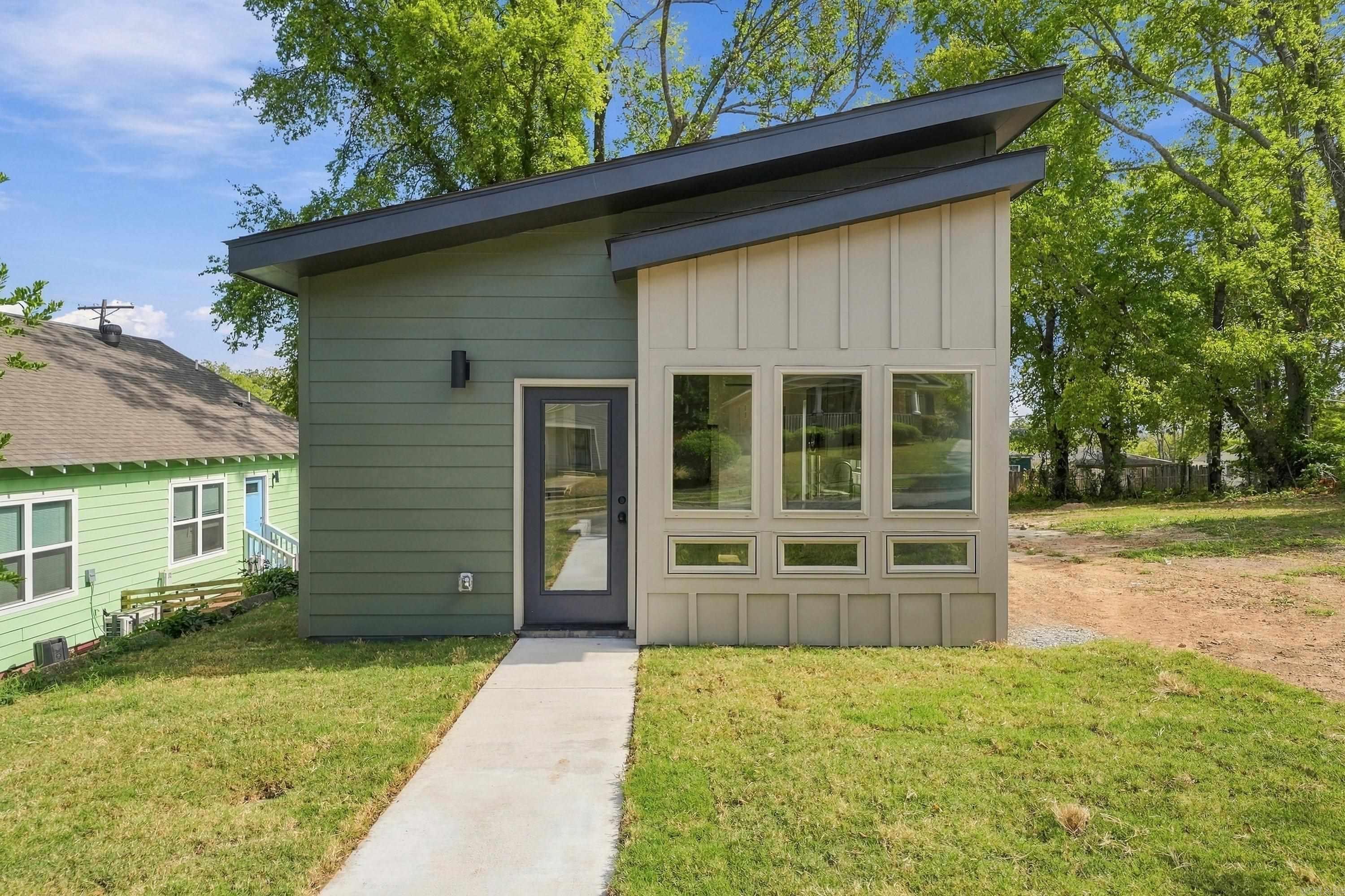 2107 Cumberland Street Property Photo 1