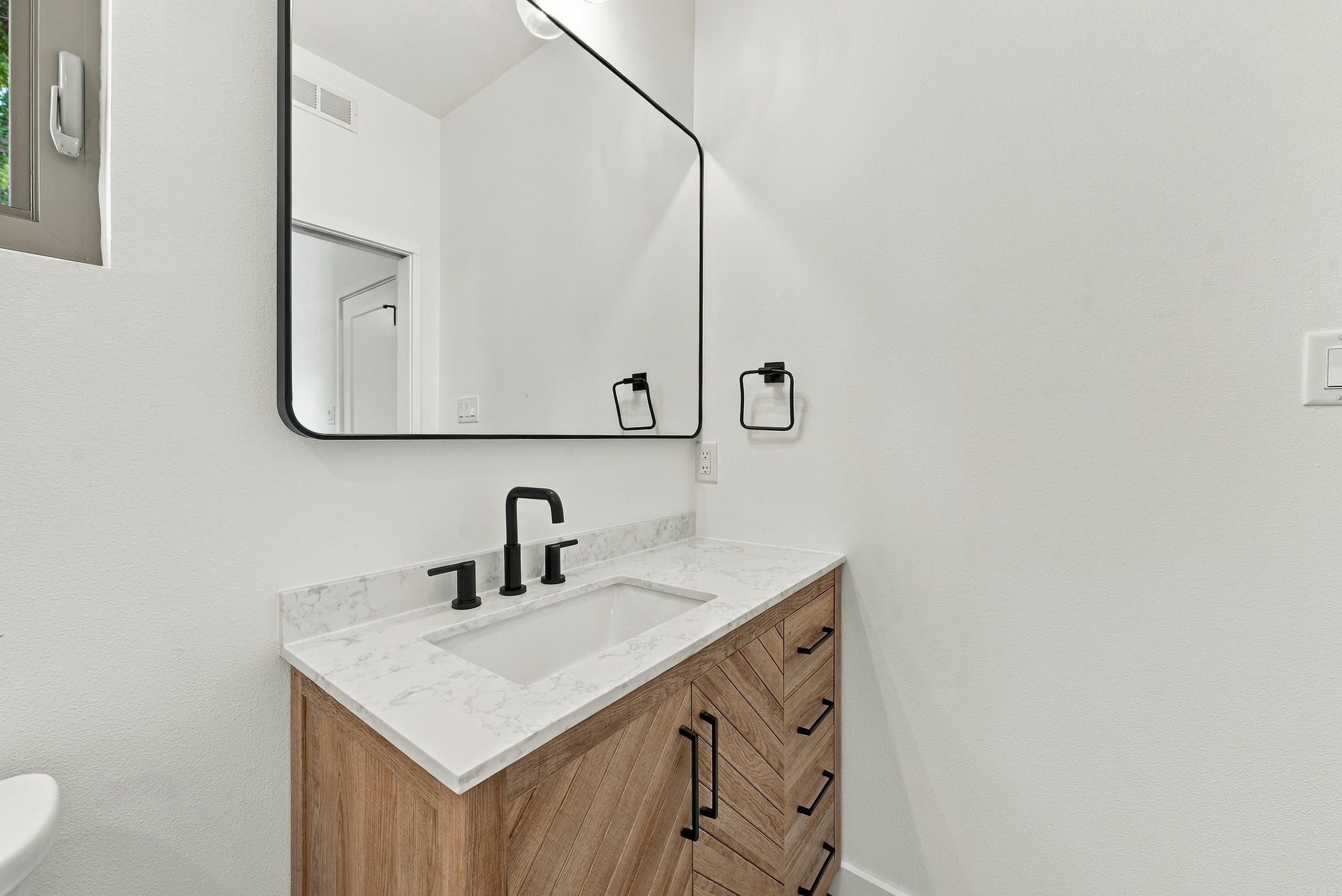 2107 Cumberland Street Property Photo 33