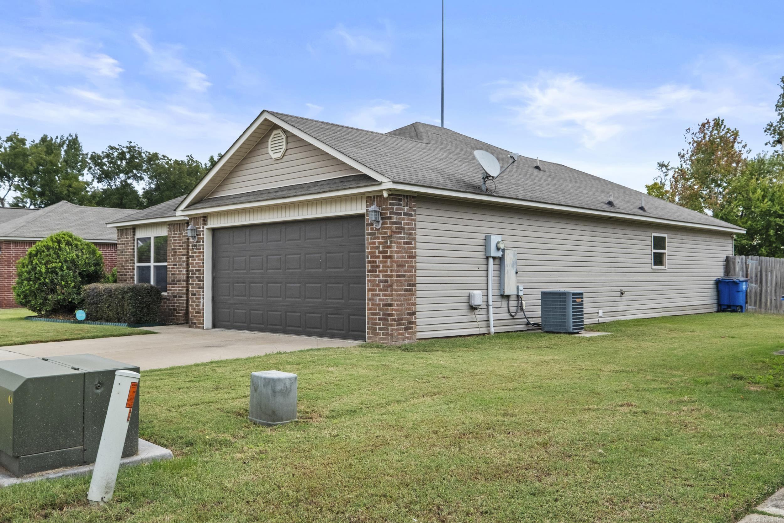 221 Saunders Property Photo 3