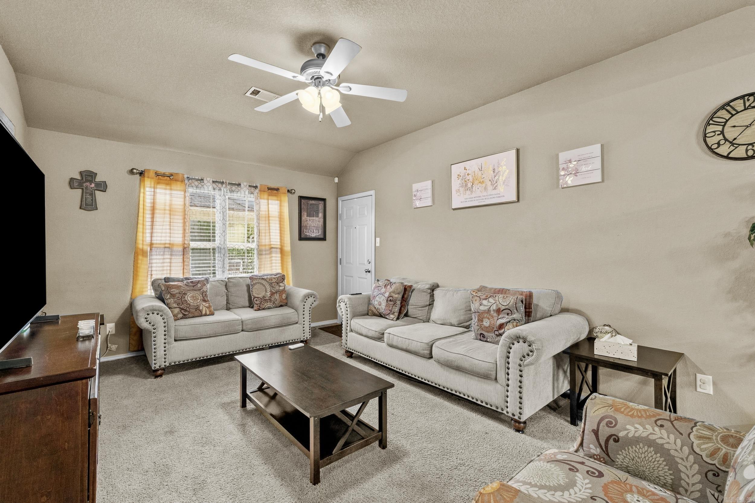 221 Saunders Property Photo 6