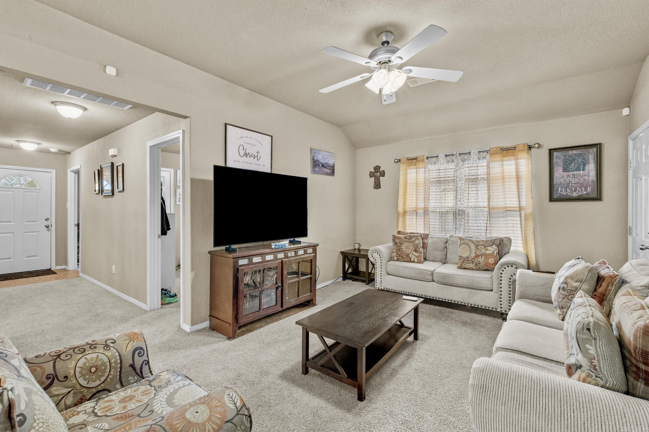 221 Saunders Property Photo 7