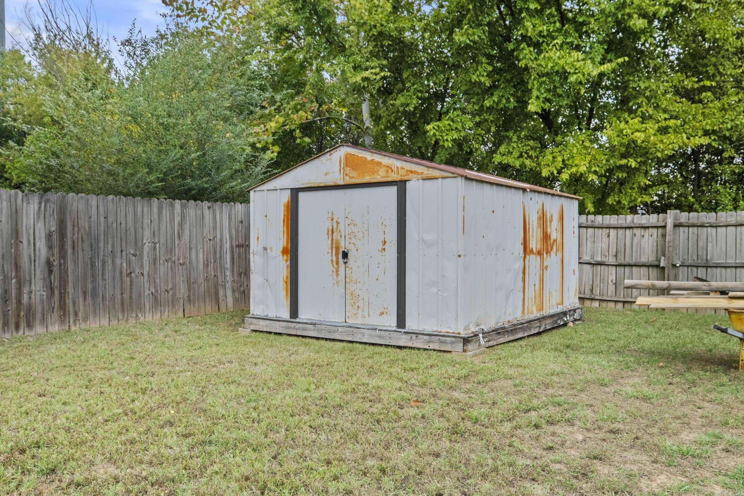 221 Saunders Property Photo 30