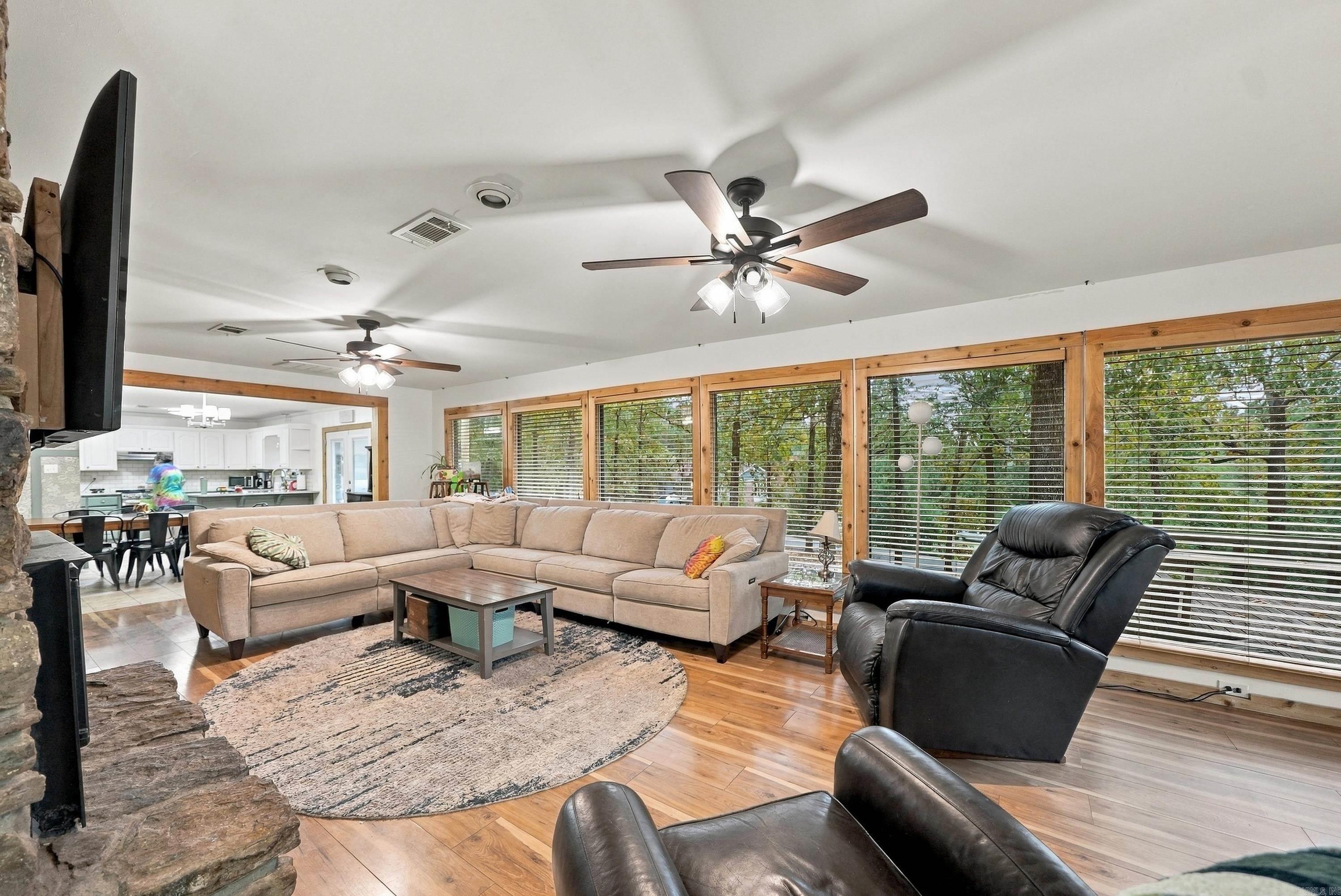 2 Caddo Dr Property Photo 5