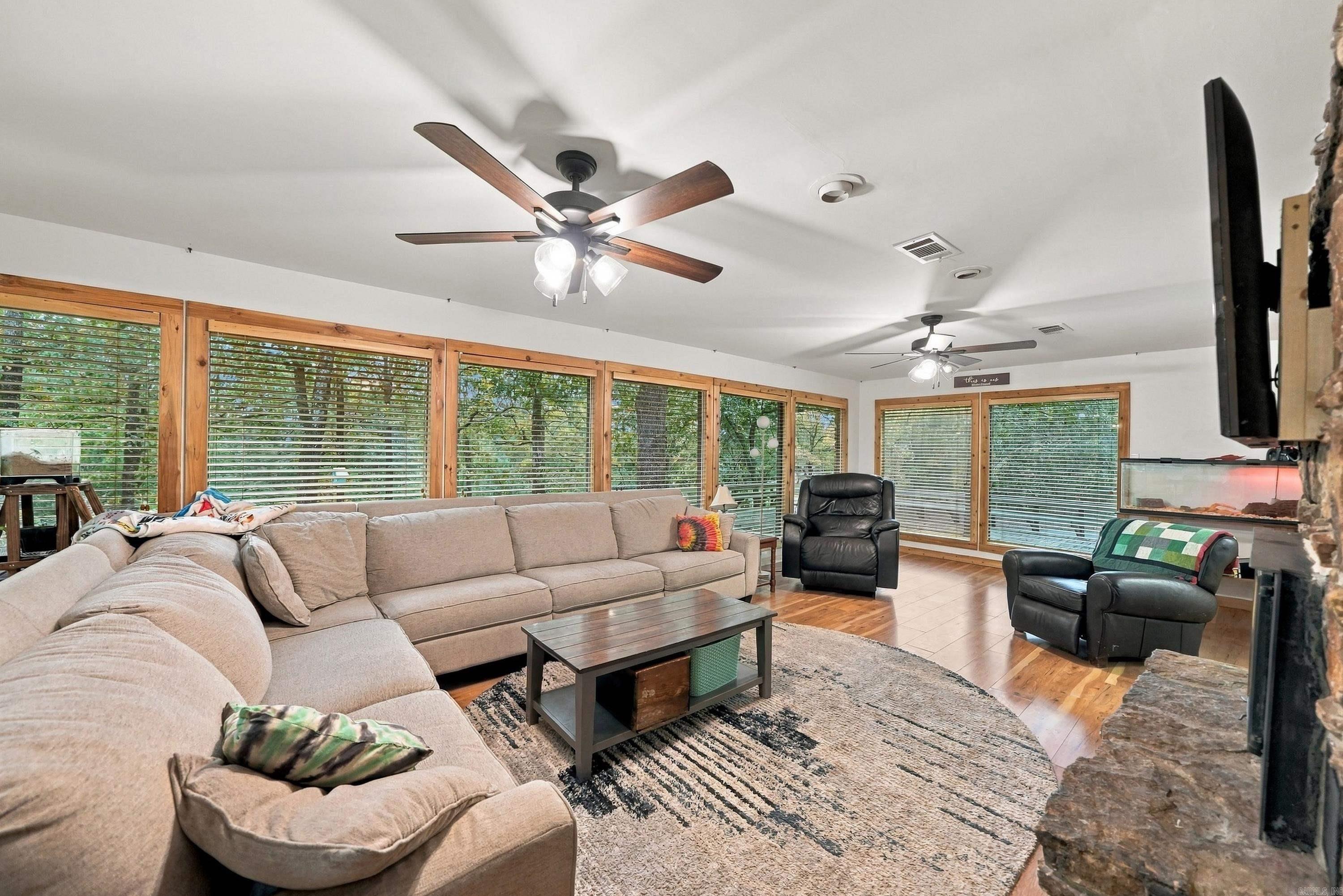2 Caddo Dr Property Photo 6