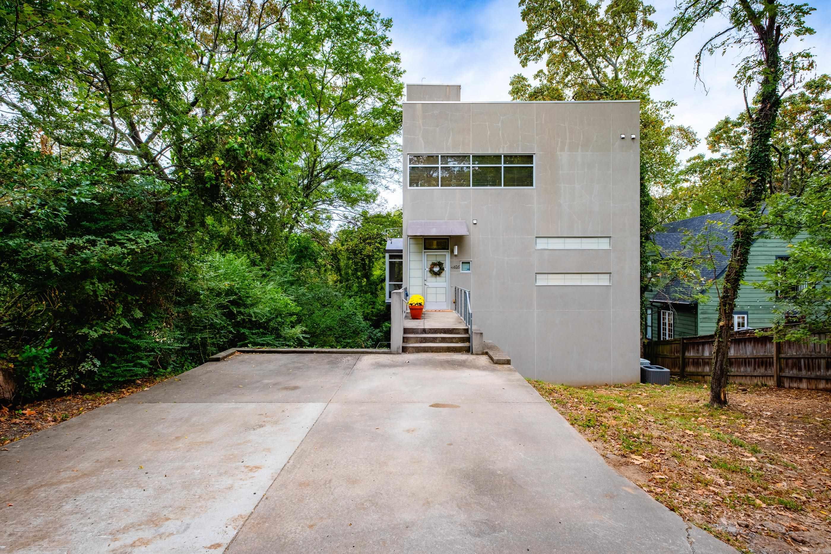 4625 N Lookout Road Property Photo 1