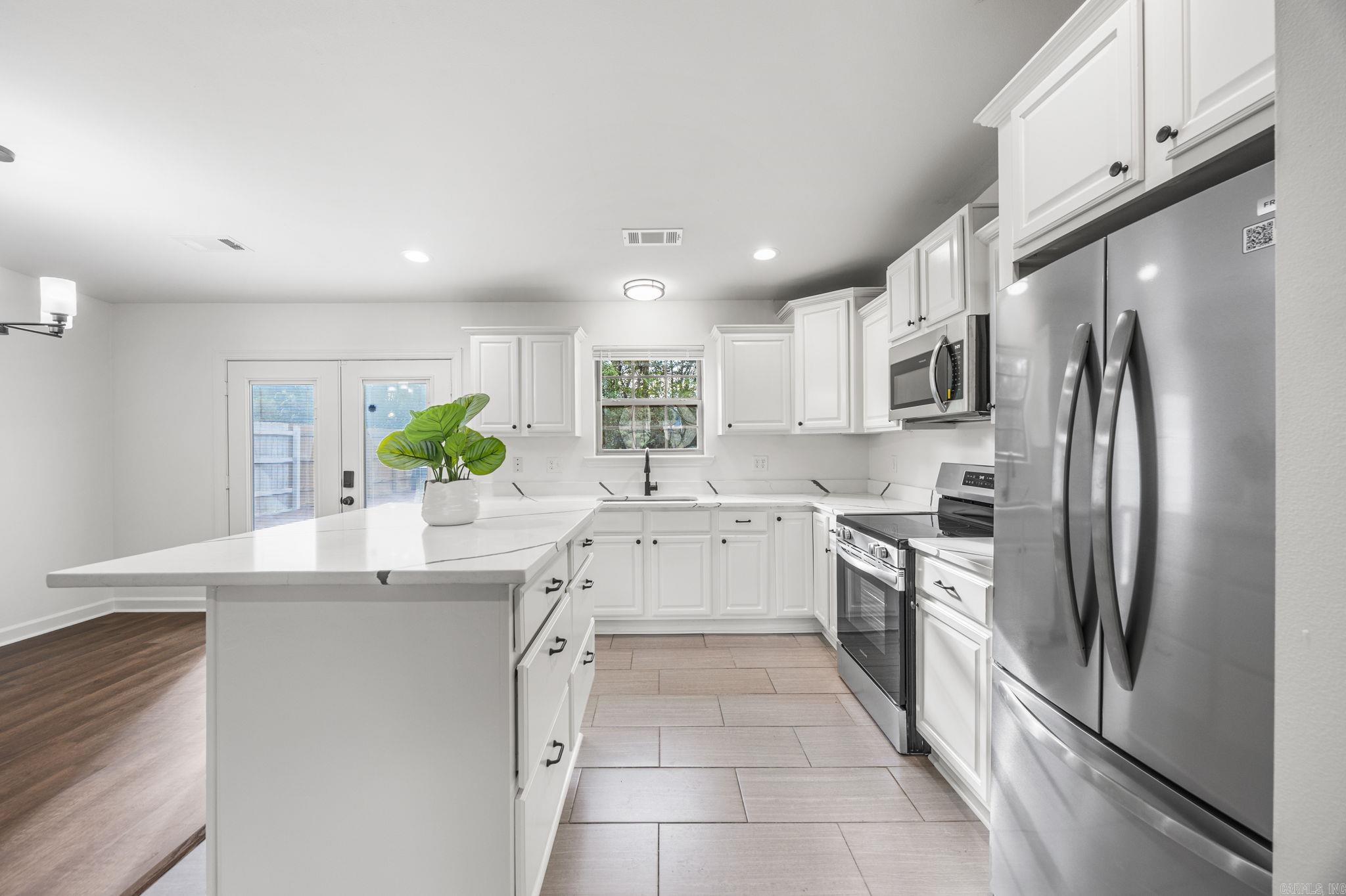 119 Joy Street Property Photo 4