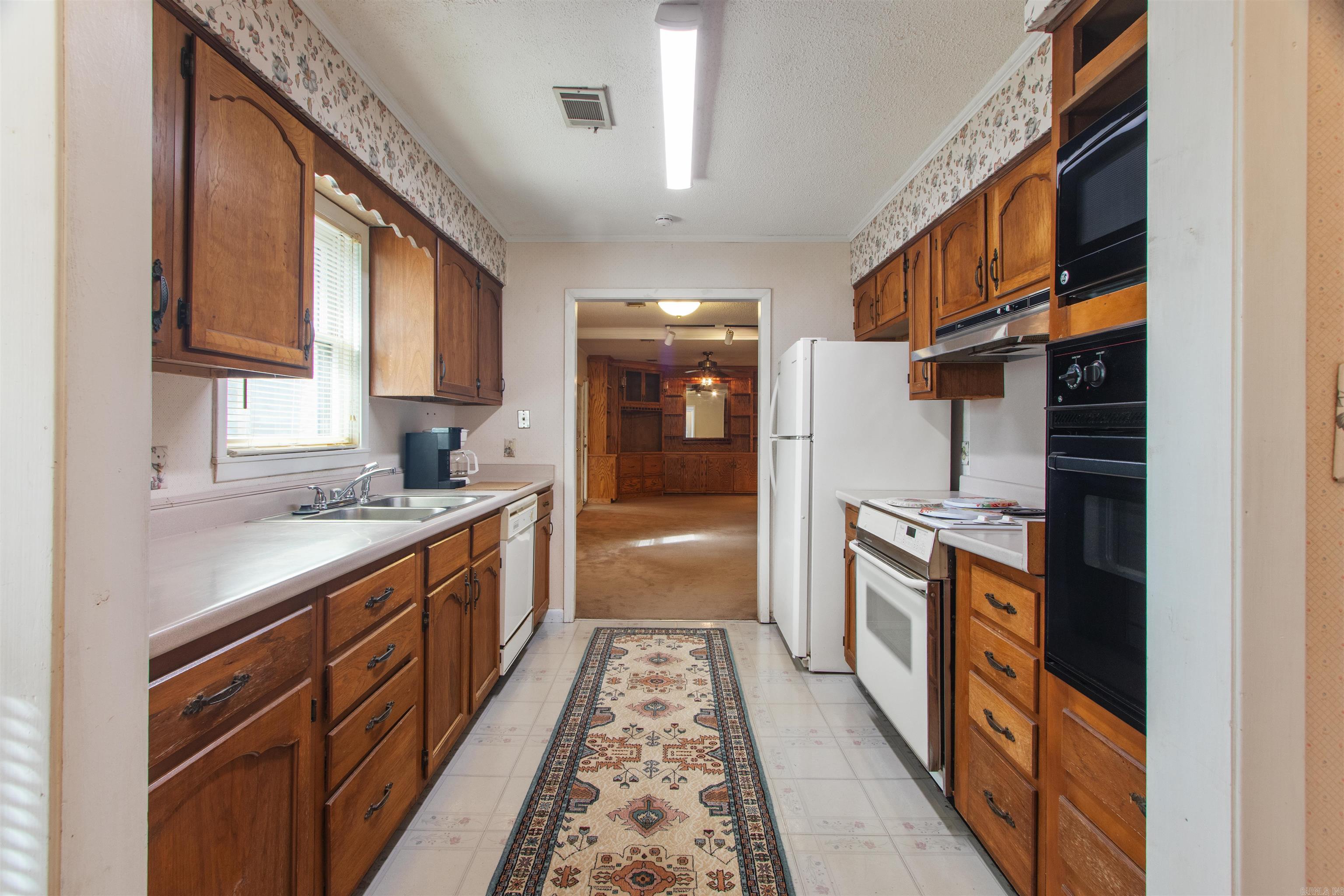 1505 Country Manor Lane Property Photo 3