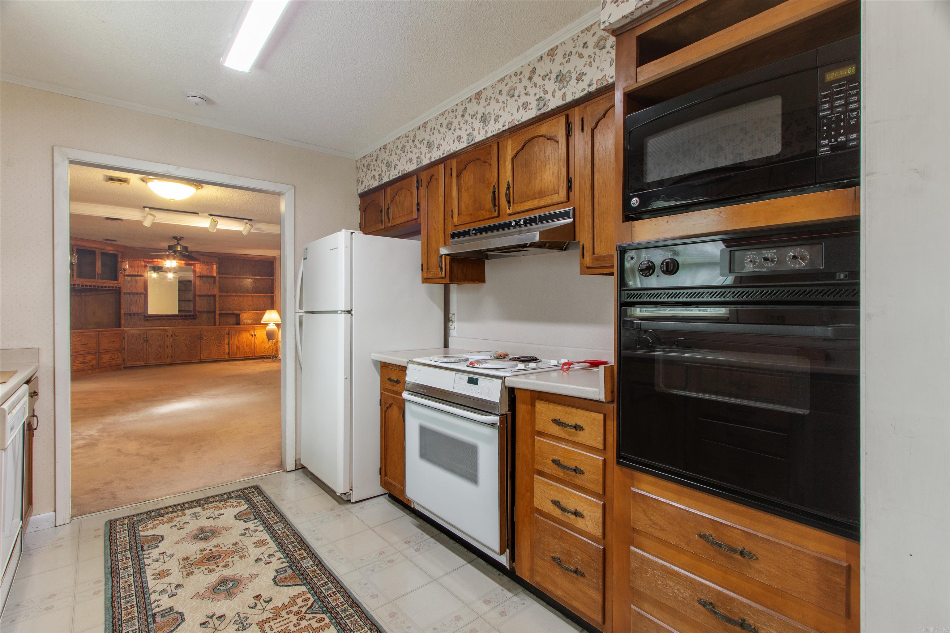 1505 Country Manor Lane Property Photo 5