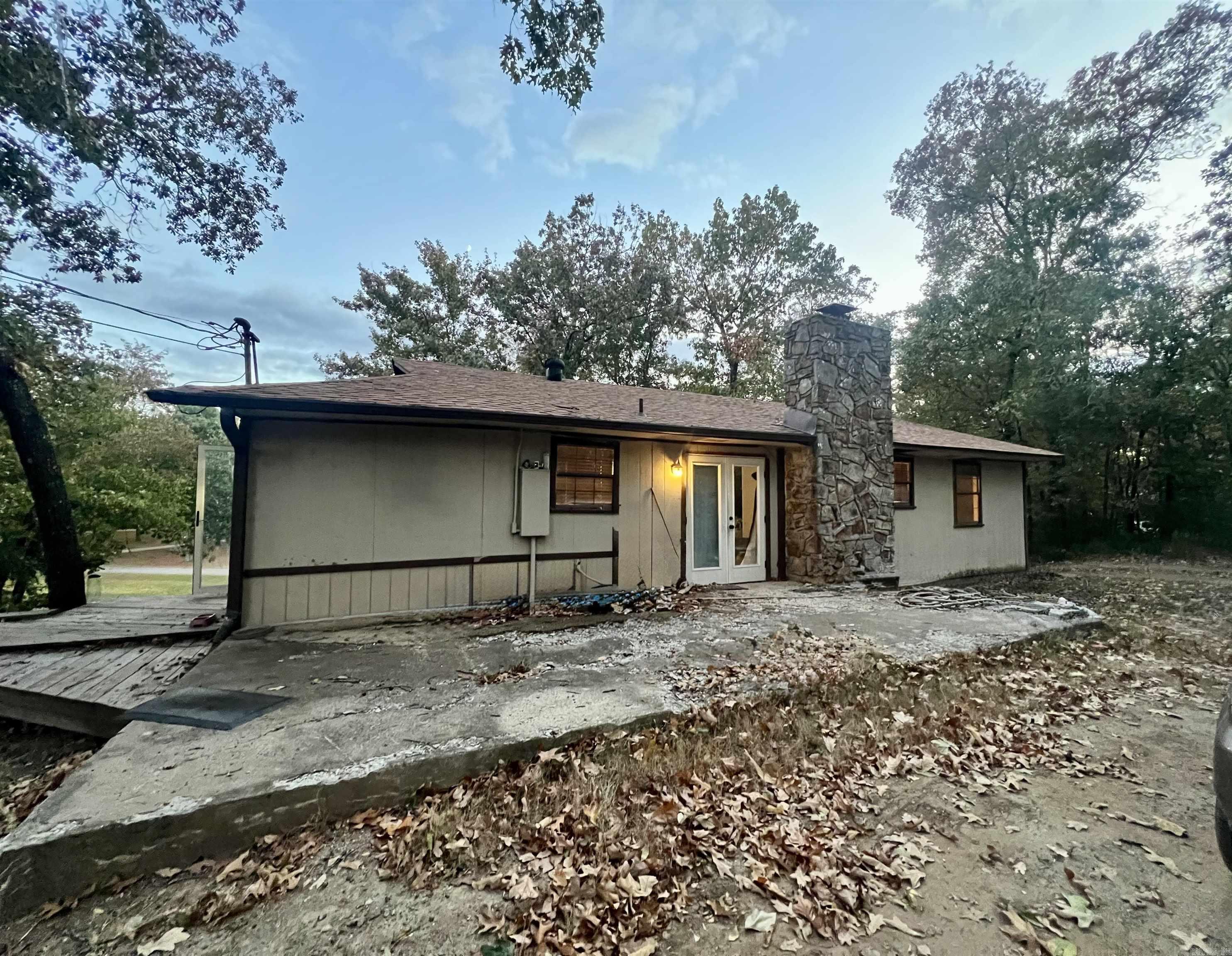 306 Lake Front Drive Property Photo 4