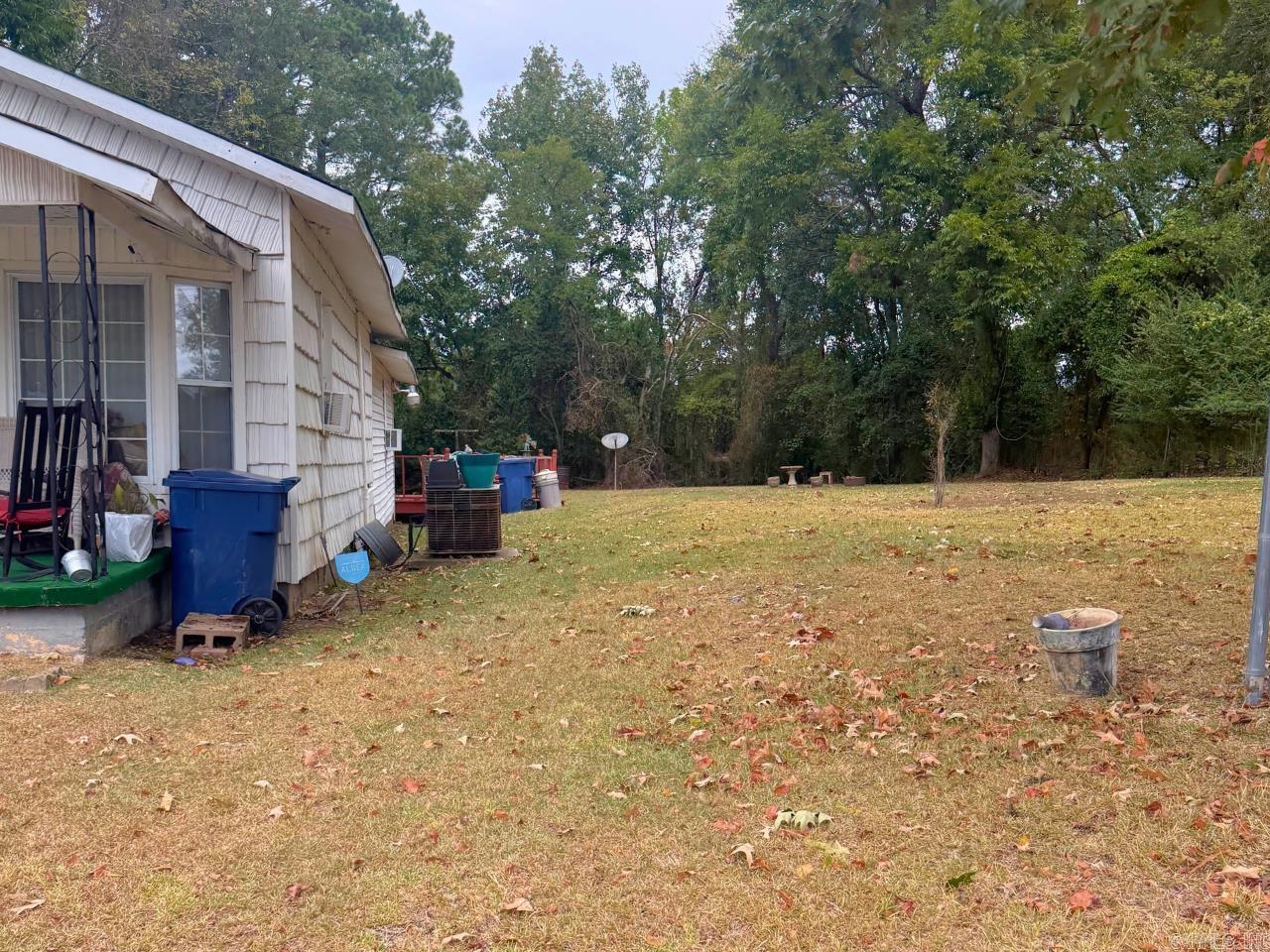 668 Pearl St. Property Photo 2