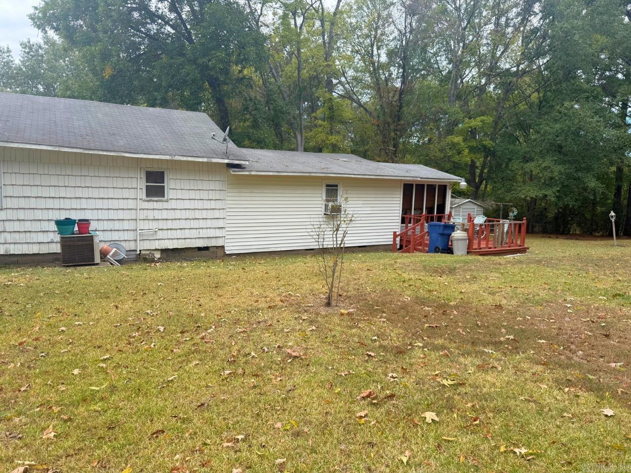 668 Pearl St. Property Photo 3