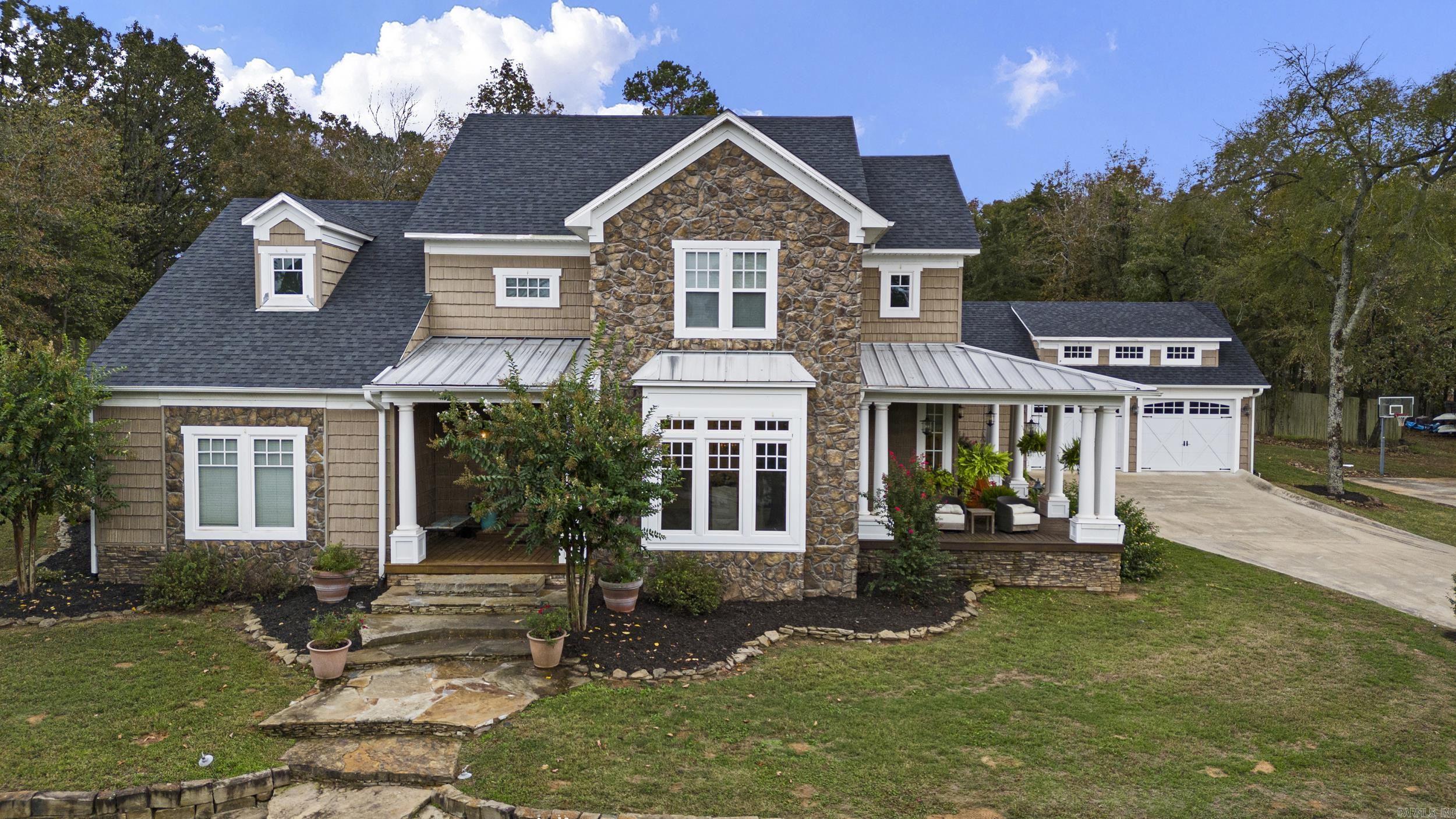 688 Bayview Cir Property Photo 1