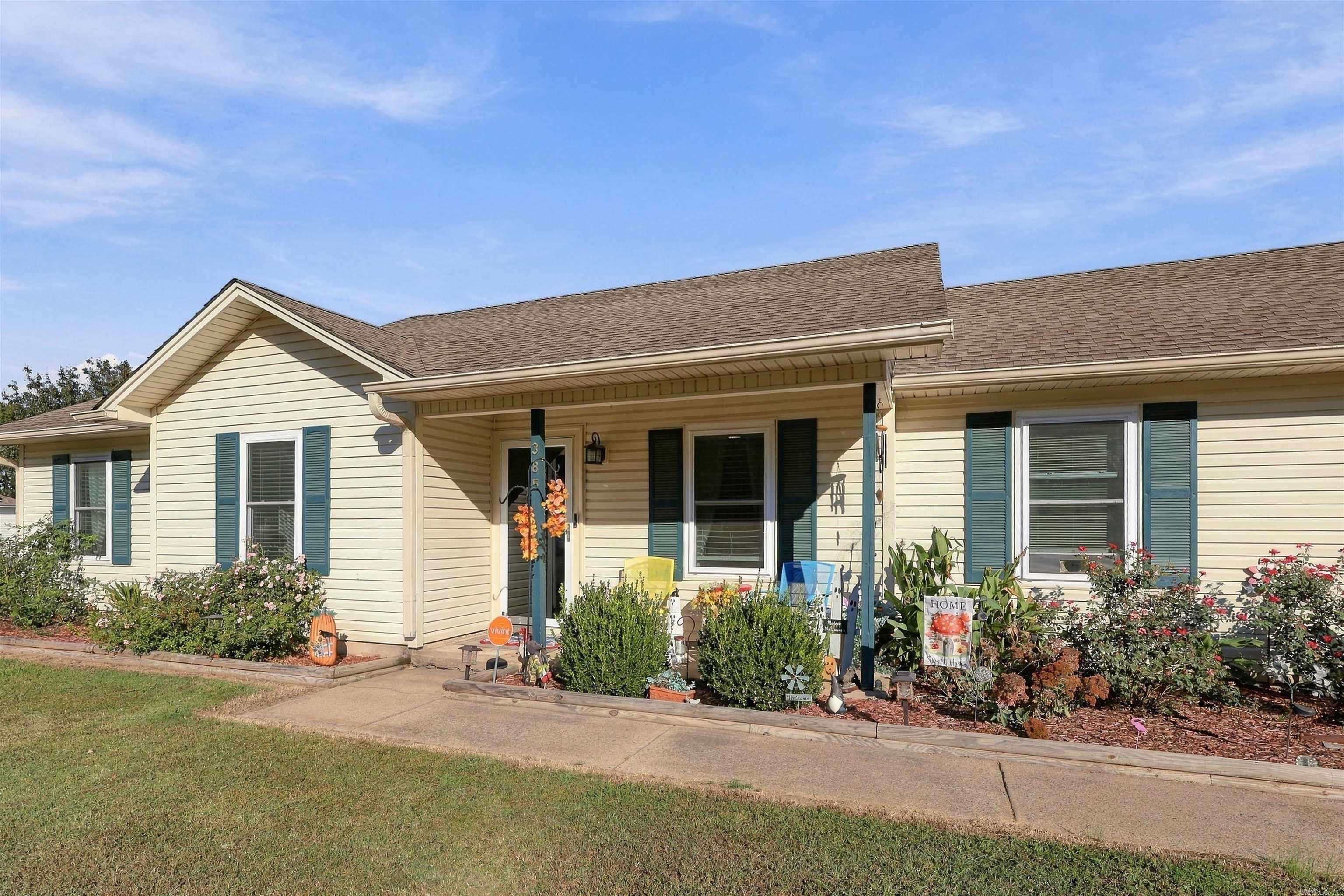 385 Crossroads Property Photo 1