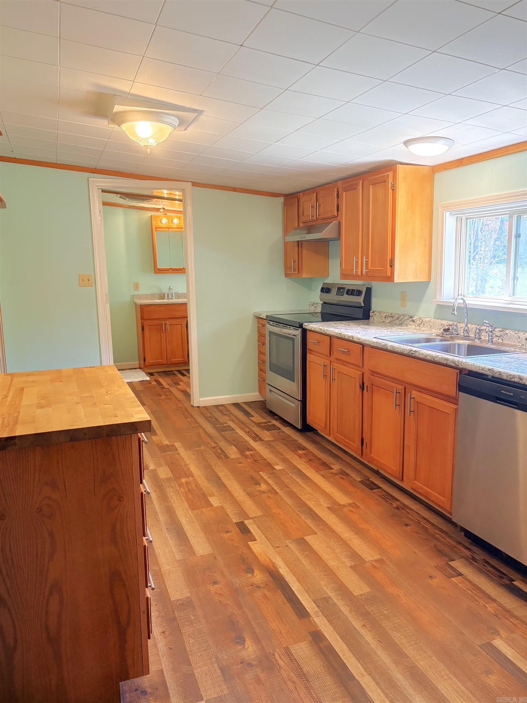 7436 Edgemont Road Property Photo 8