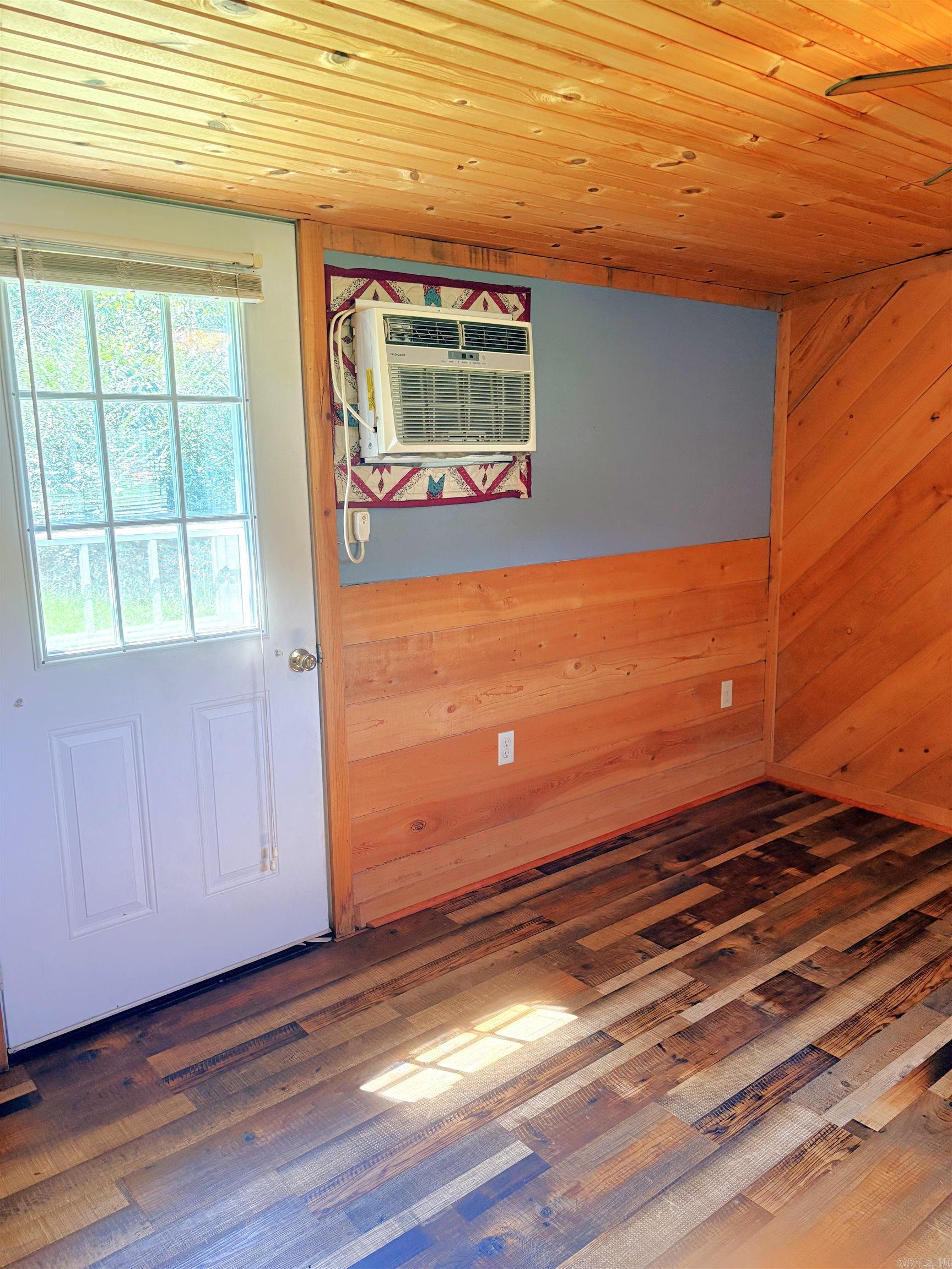 7436 Edgemont Road Property Photo 11