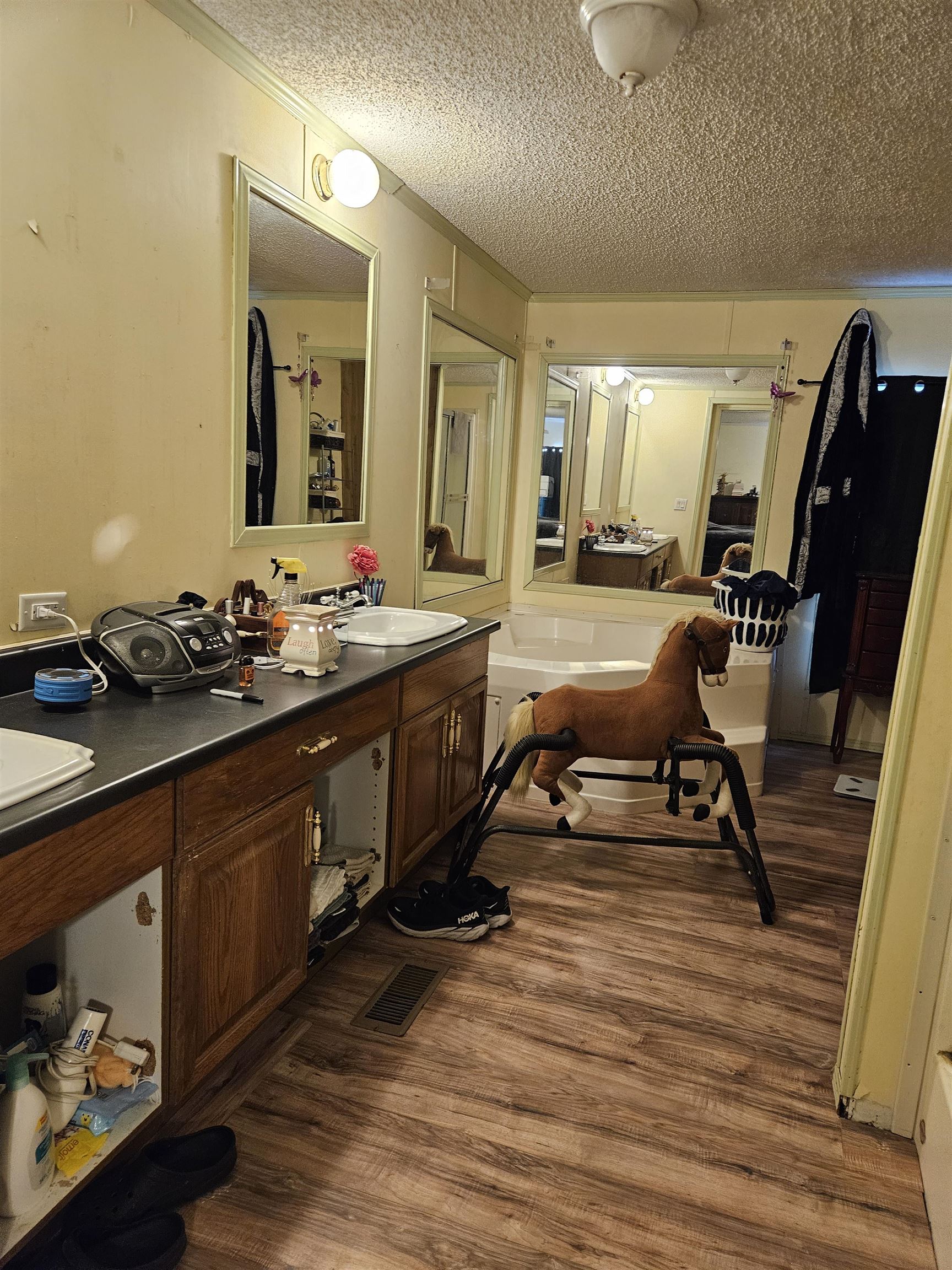 135 Apple Blossom Ln Property Photo 9
