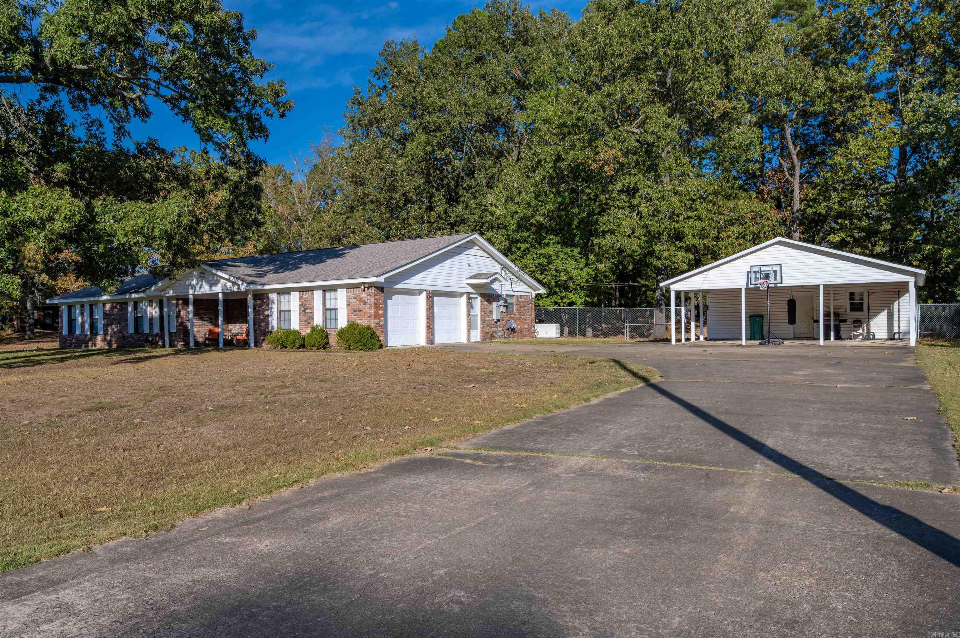 1001 Cara Jane Dr Property Photo 3