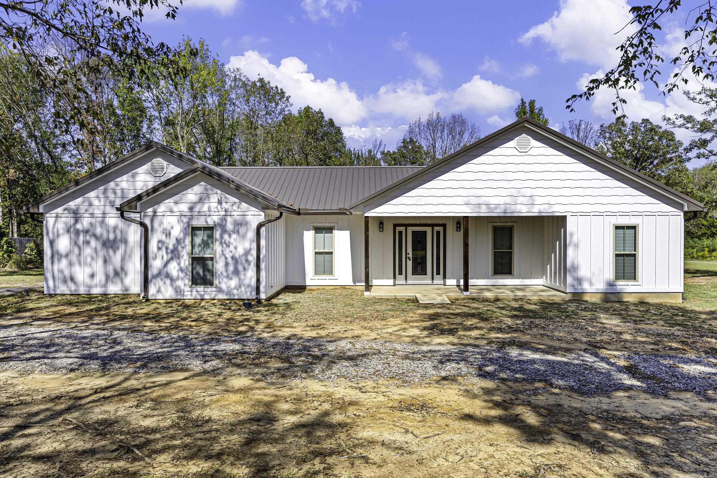 211 Private Road 2292 Property Photo 1