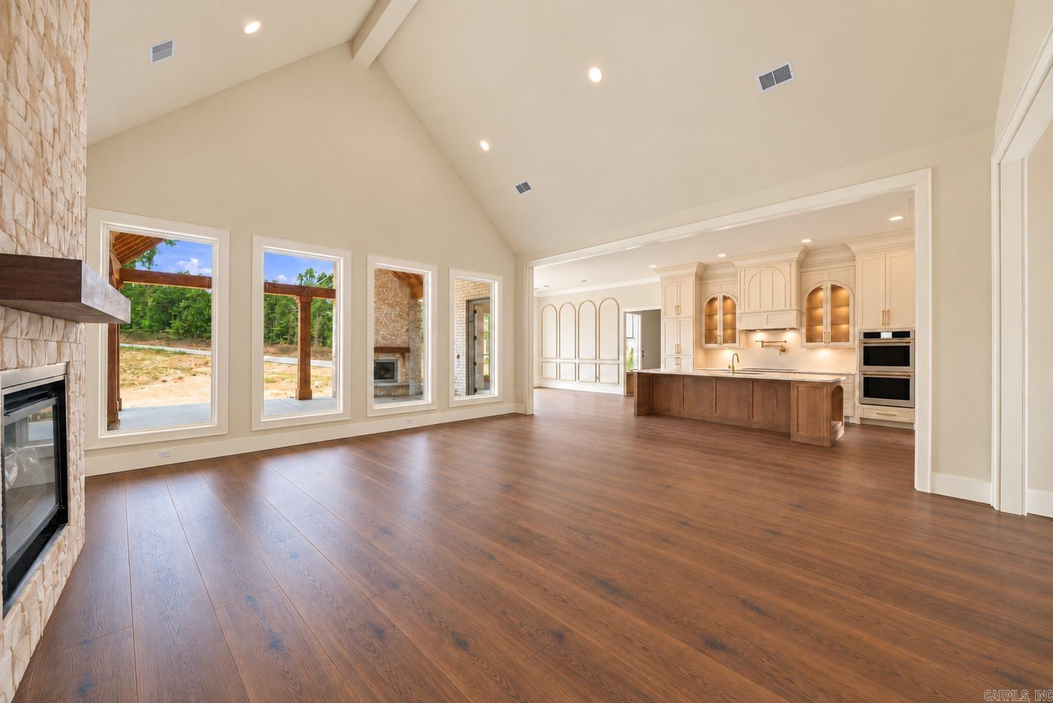 6 Taryn Trail Property Photo 2