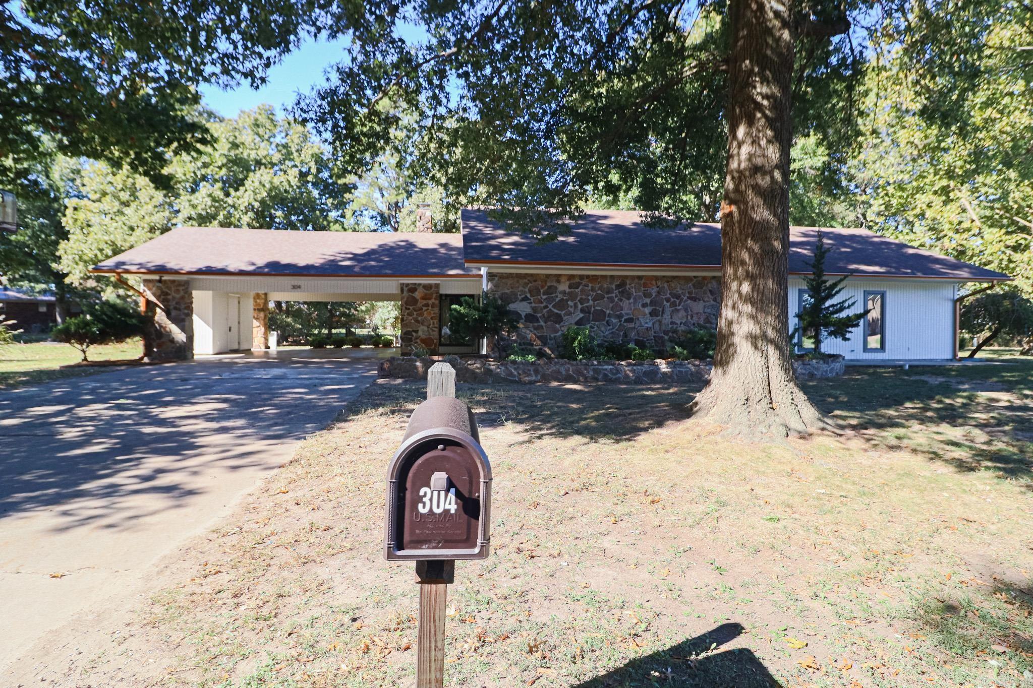 304 Westwood Circle Property Photo 1