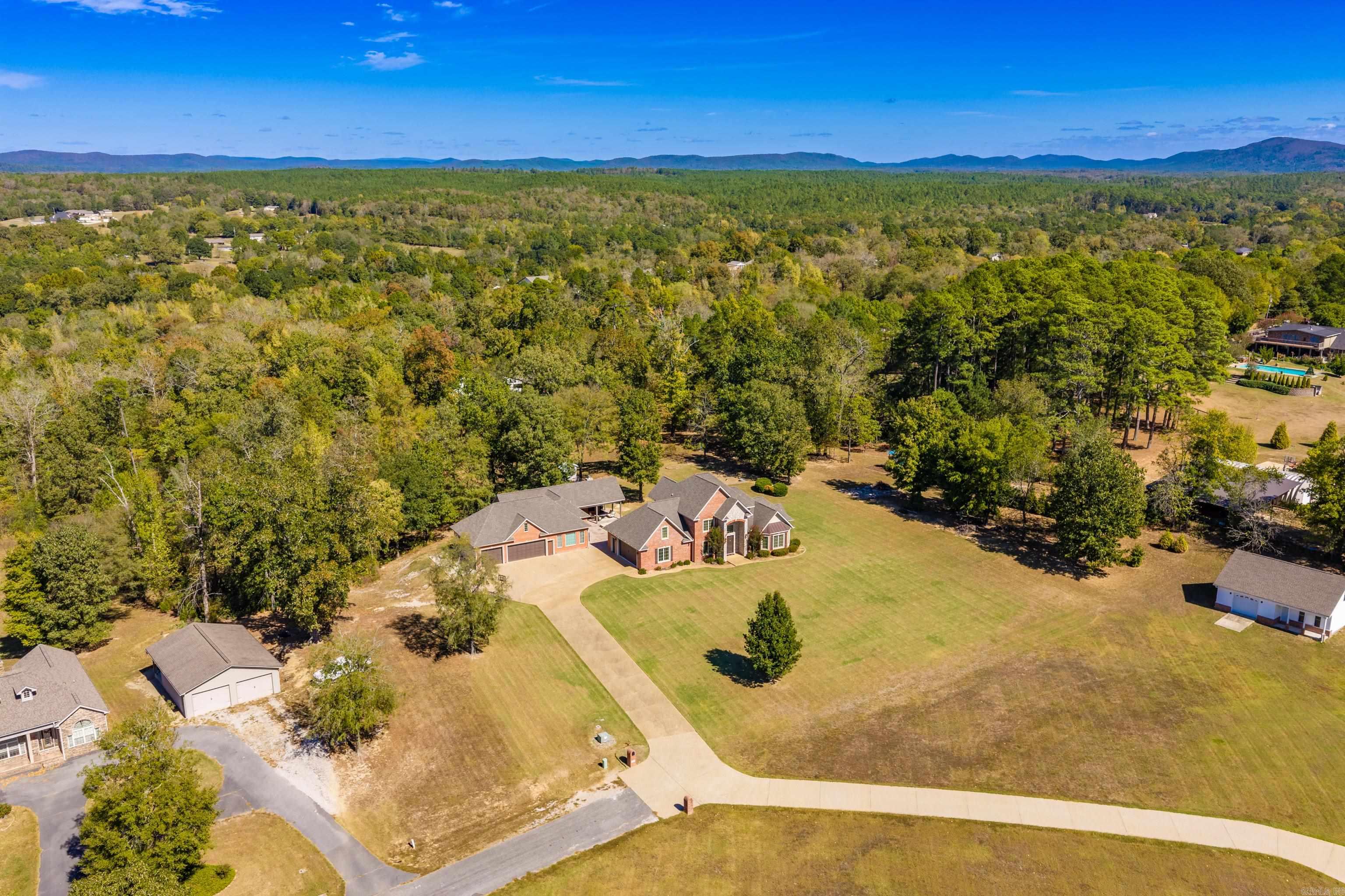 152 Fox Glen Trail Property Photo 3