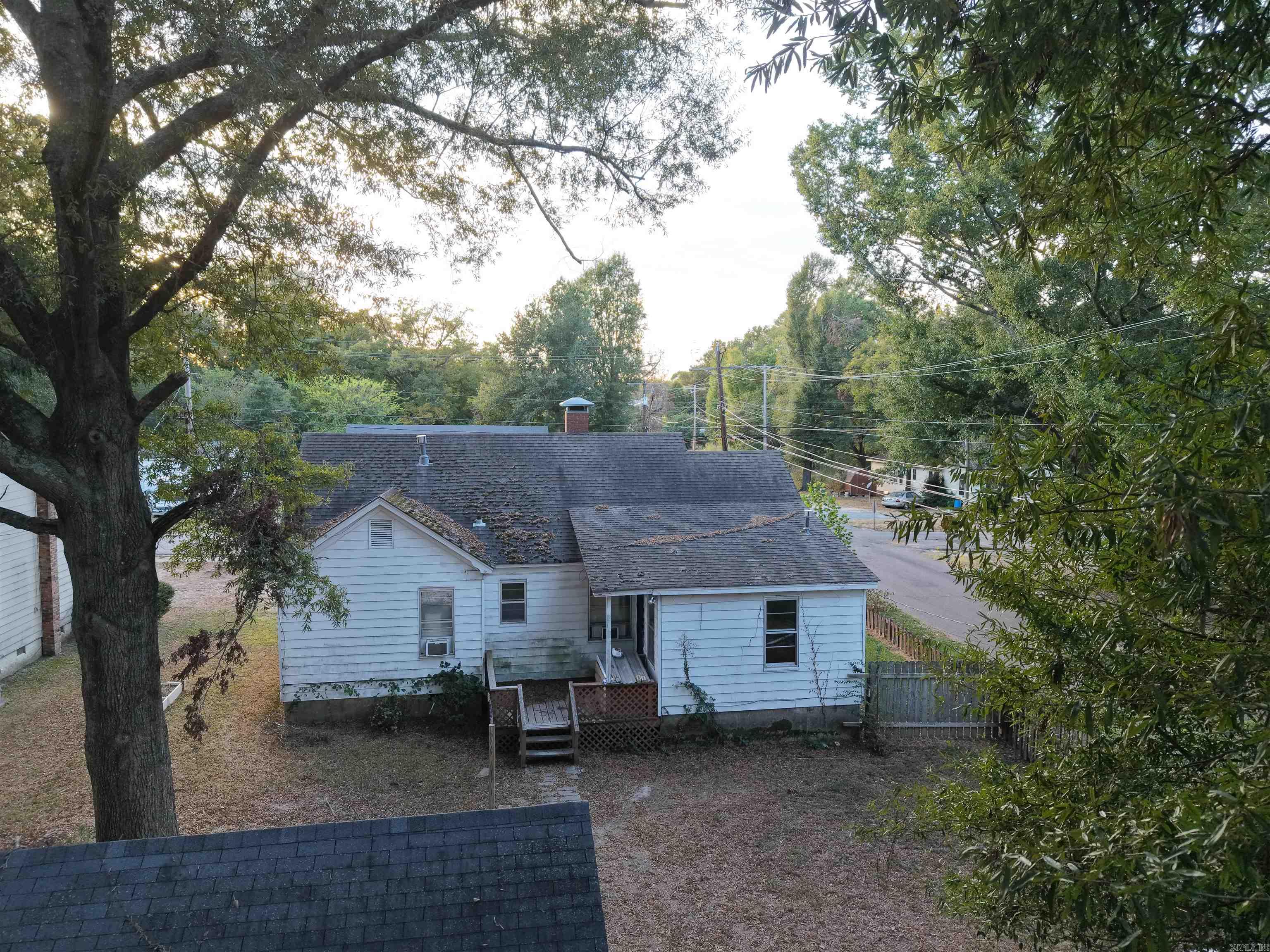 303 S Gabbert Street Property Photo 4