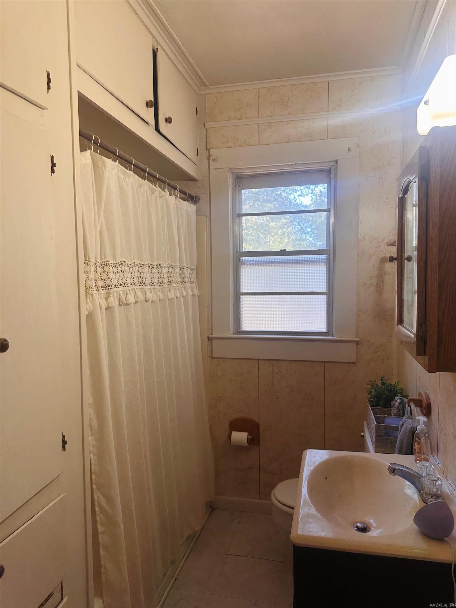303 S Gabbert Street Property Photo 16