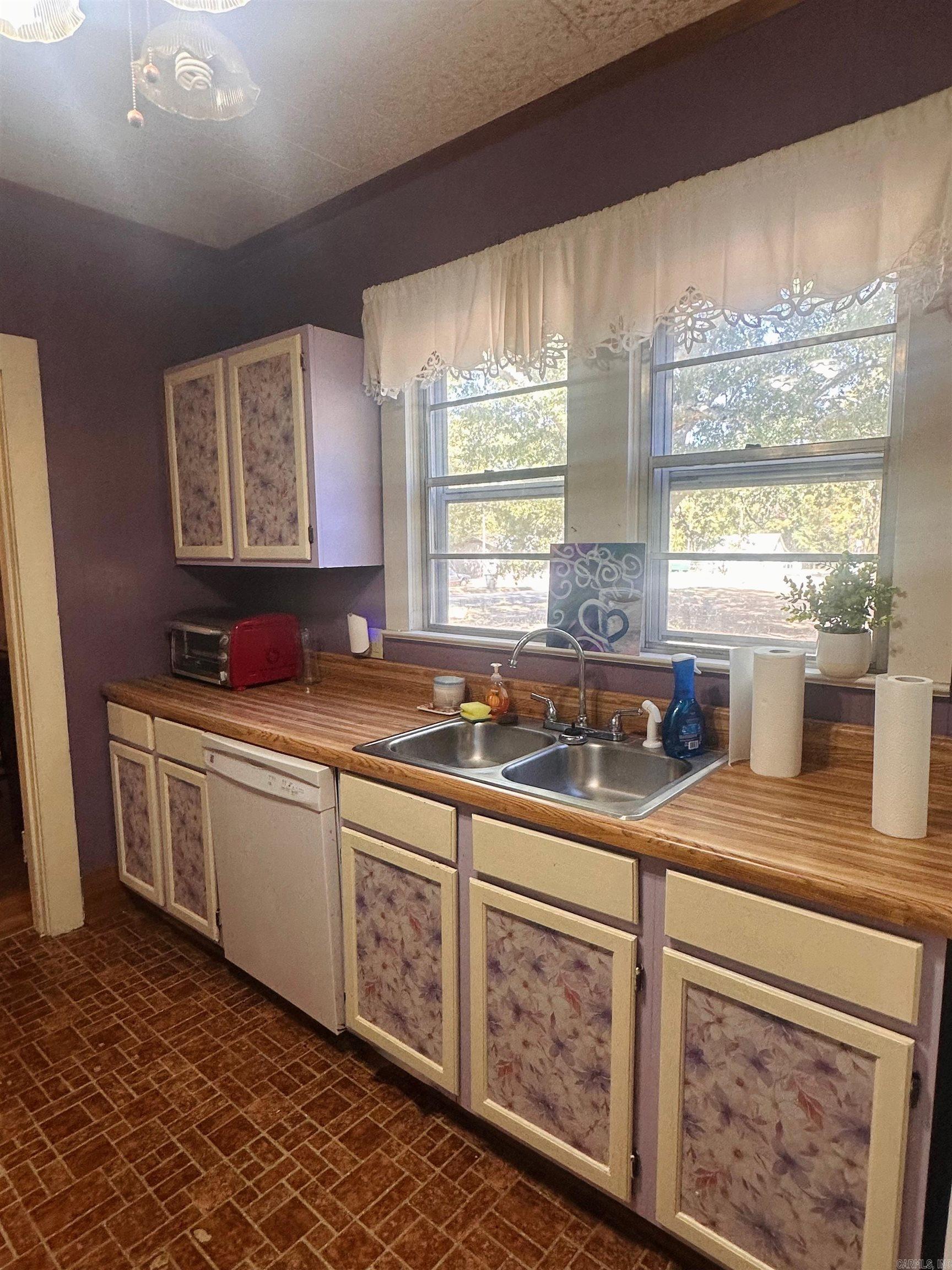 303 S Gabbert Street Property Photo 30