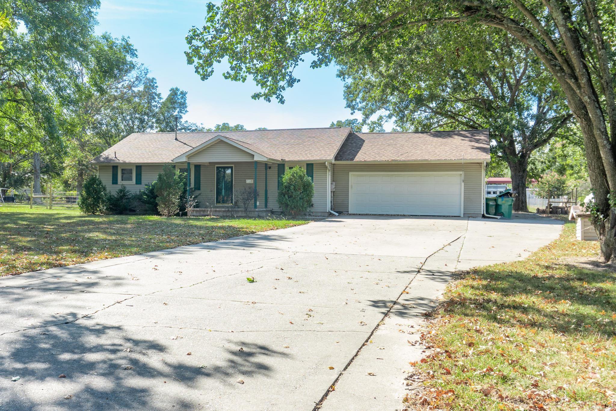 1005 N Walkers Corner Property Photo 1