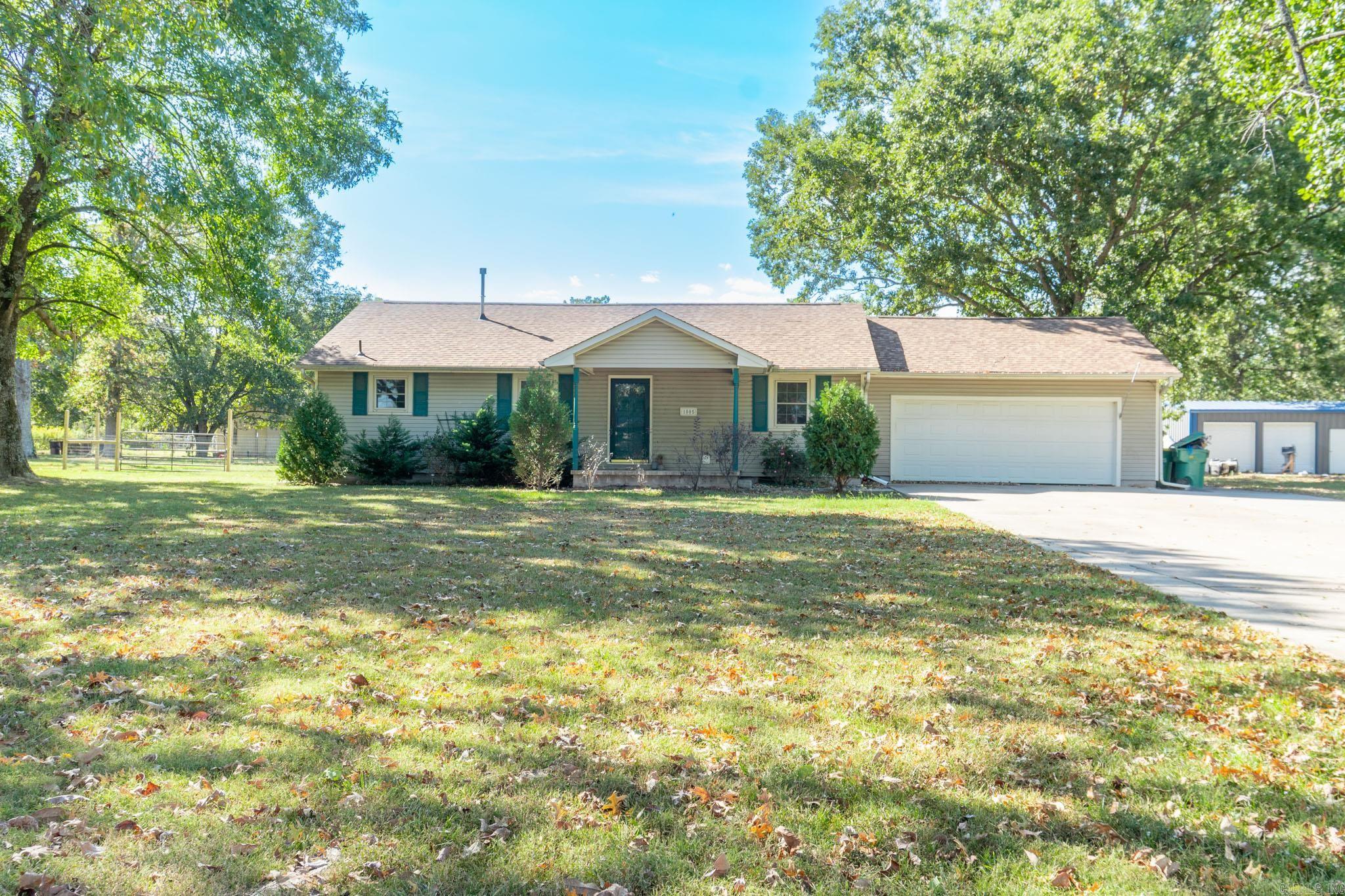 1005 N Walkers Corner Property Photo 2