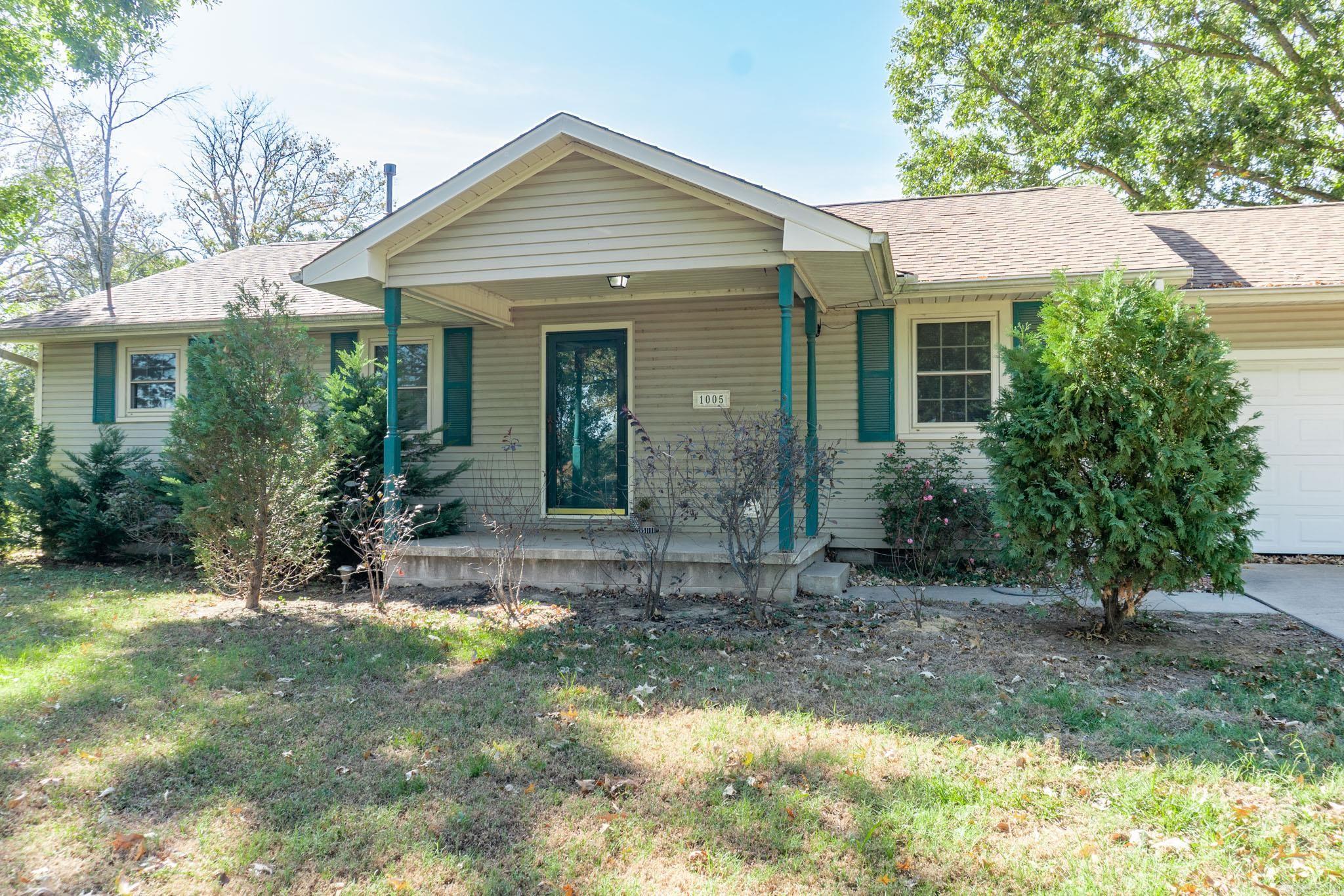 1005 N Walkers Corner Property Photo 3