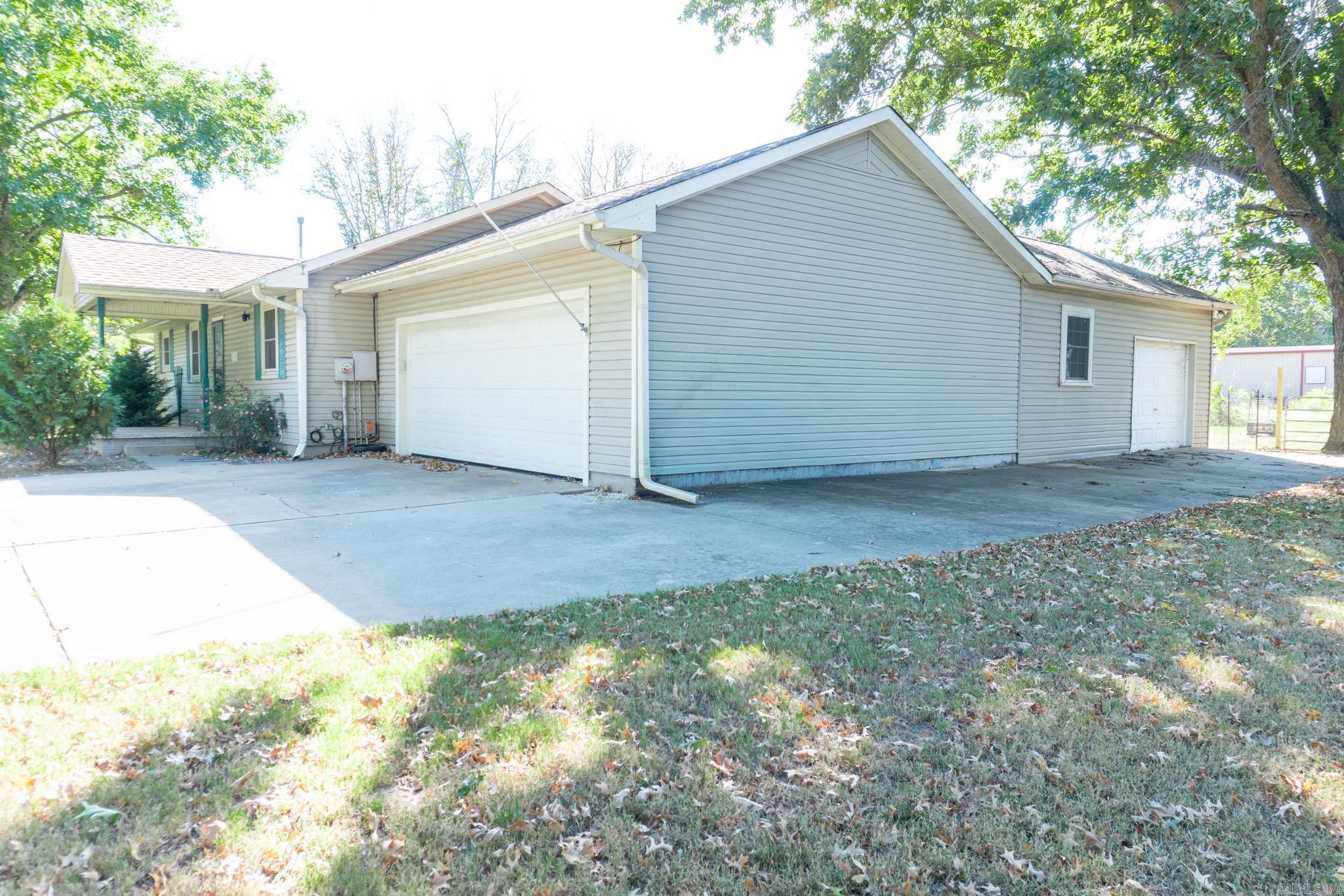 1005 N Walkers Corner Property Photo 4