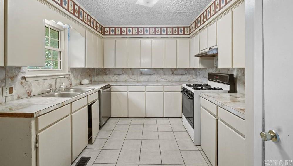 1005 N Walkers Corner Property Photo 10