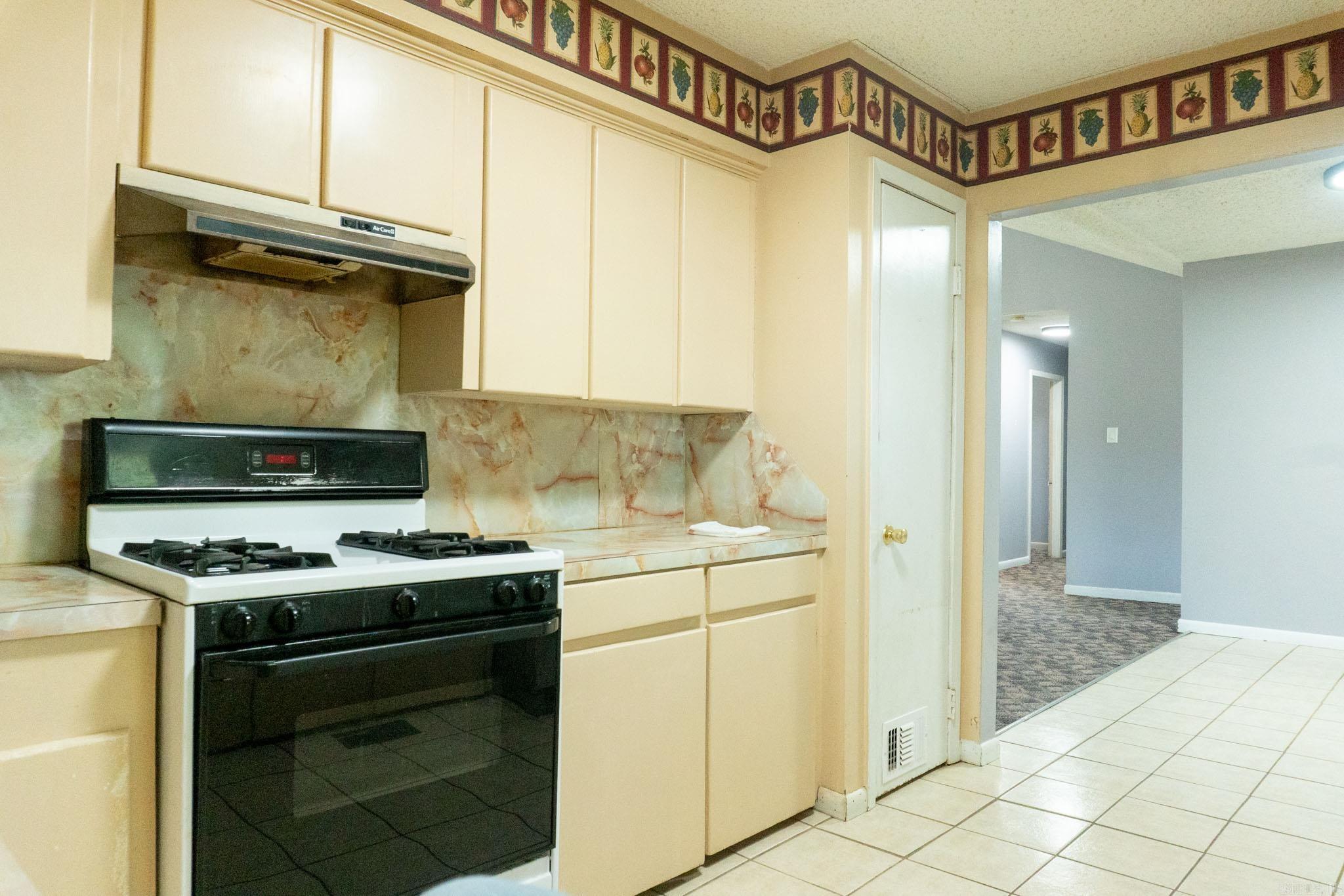 1005 N Walkers Corner Property Photo 13
