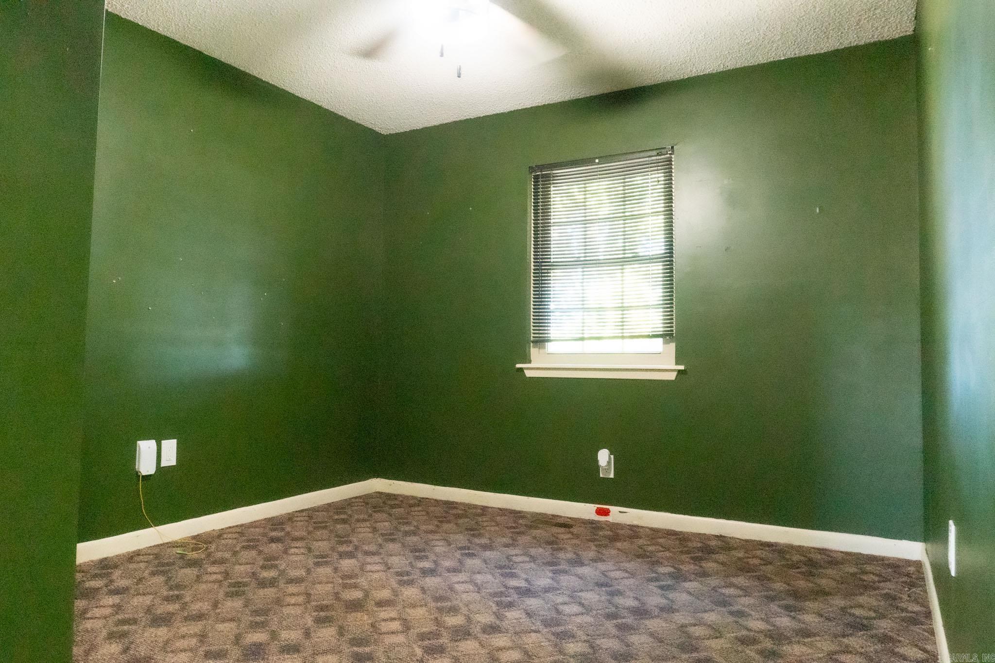 1005 N Walkers Corner Property Photo 14