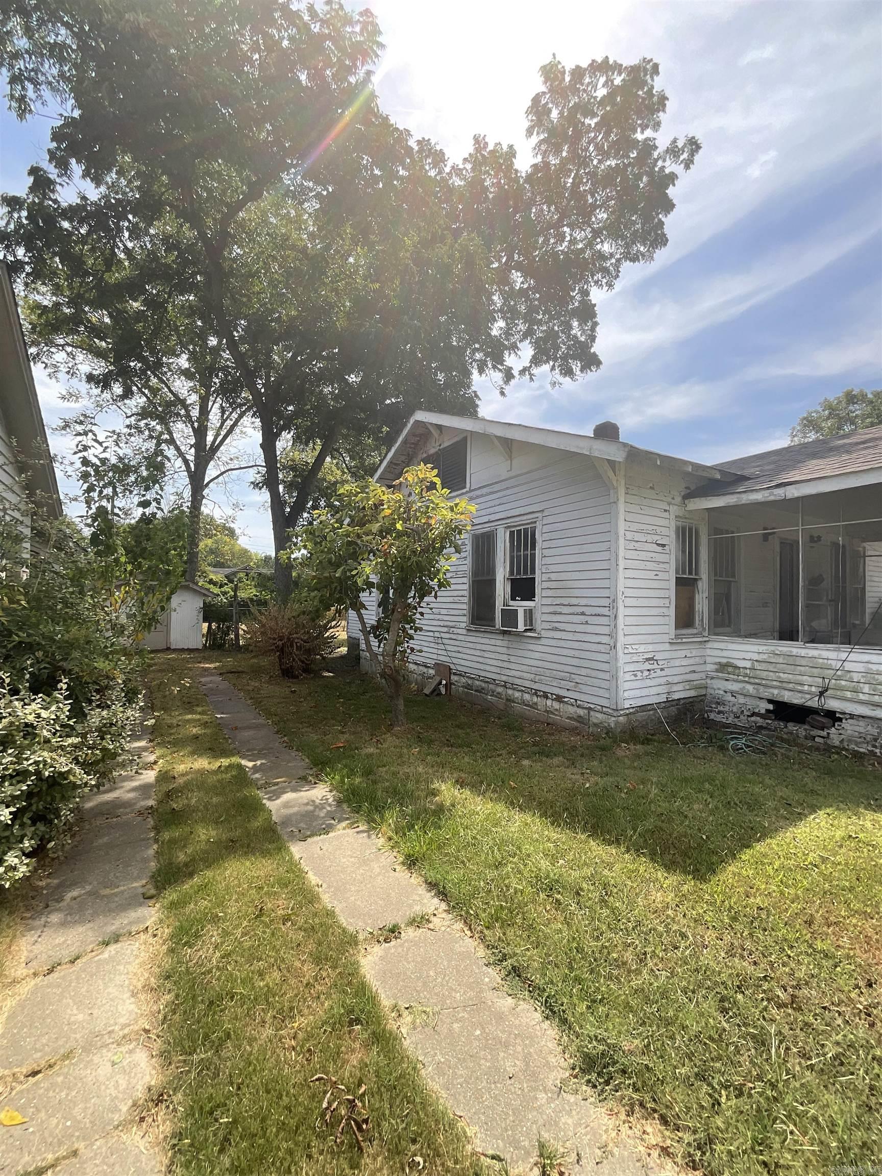809 S Lowe Street Property Photo 2