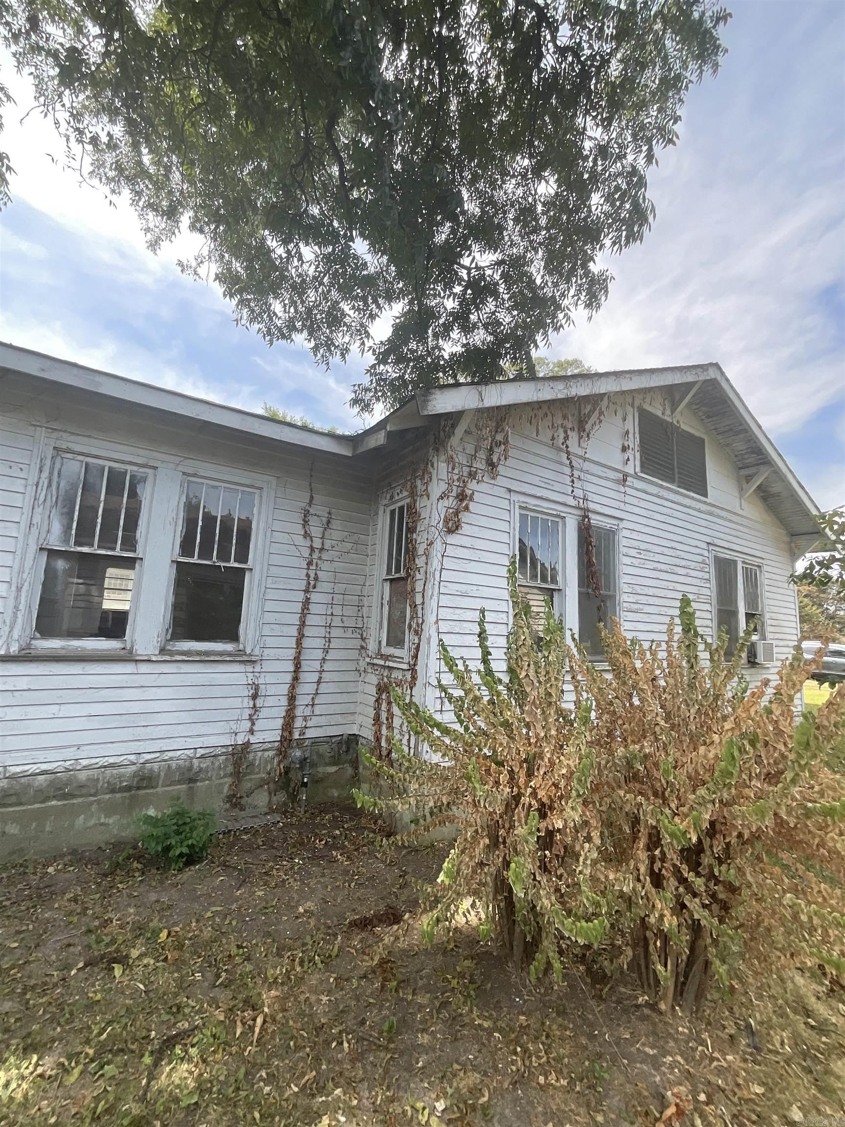 809 S Lowe Street Property Photo 5