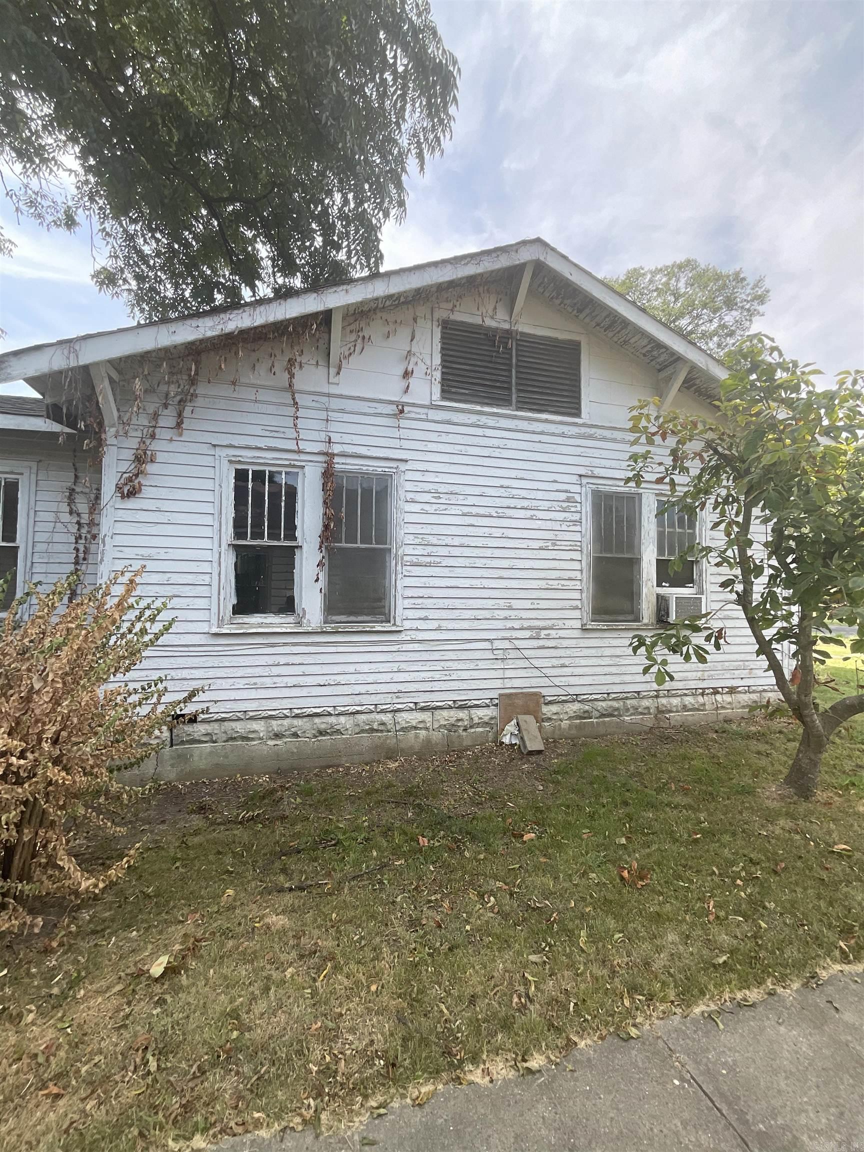 809 S Lowe Street Property Photo 6
