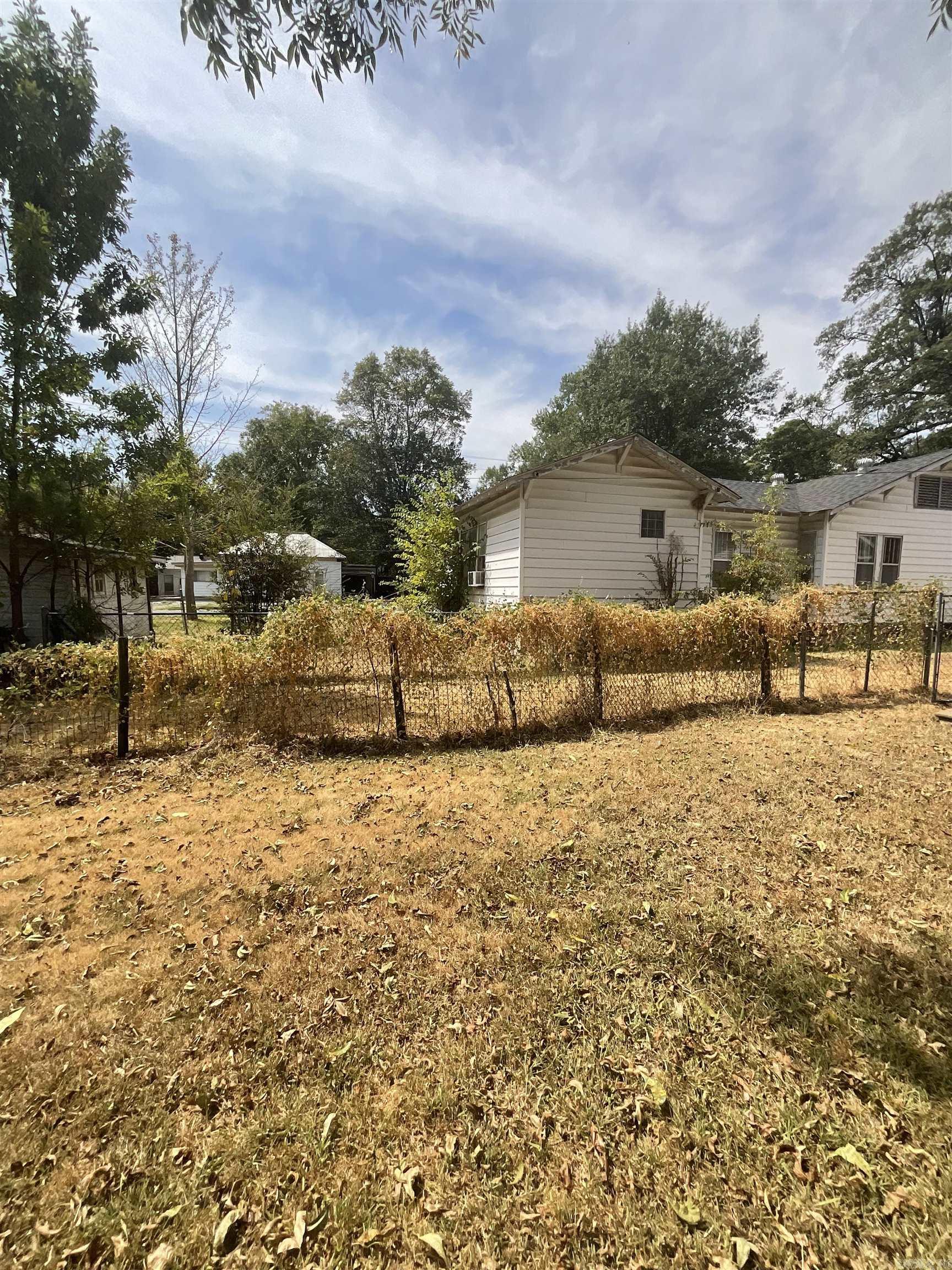 809 S Lowe Street Property Photo 10