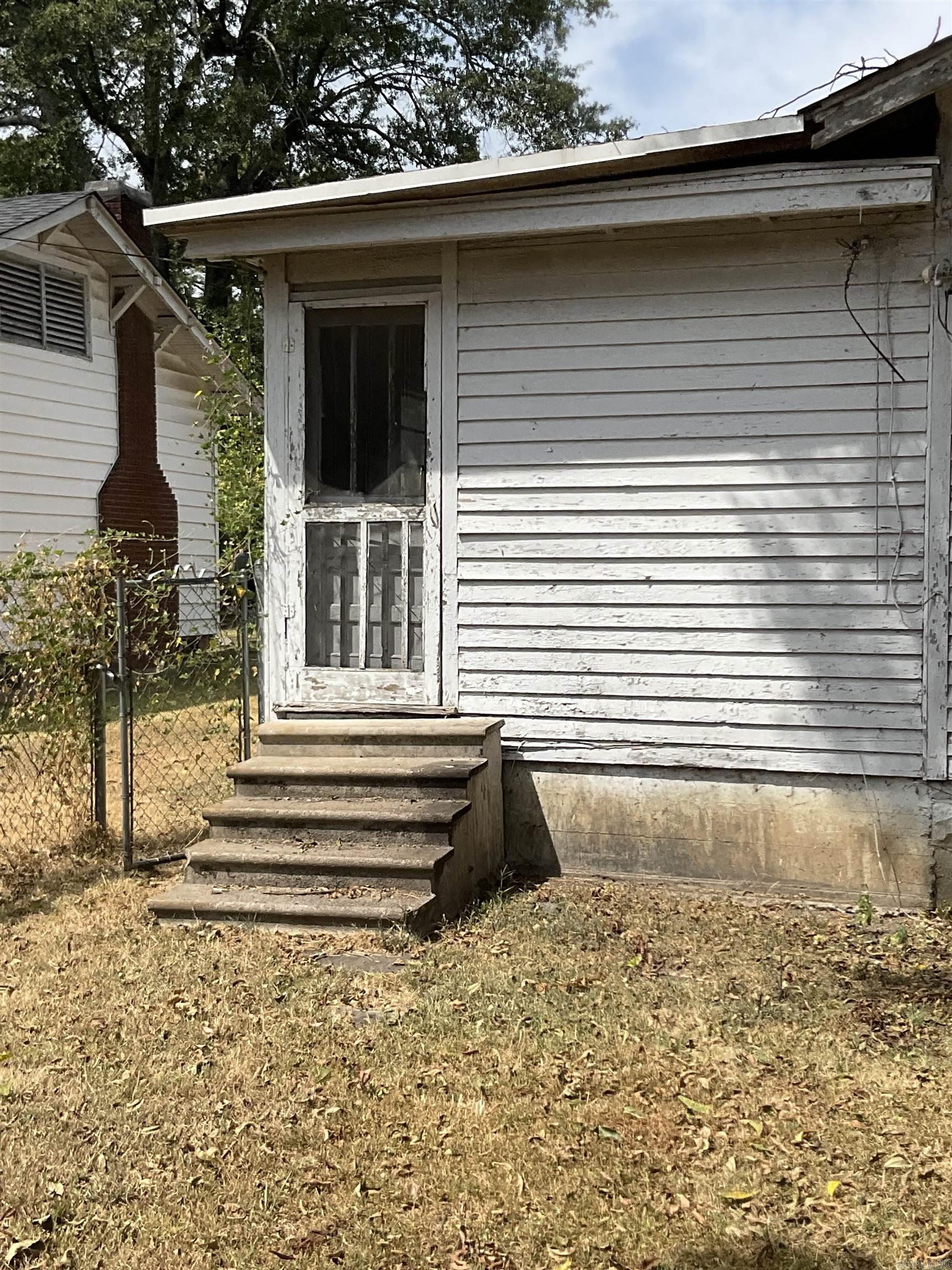 809 S Lowe Street Property Photo 13