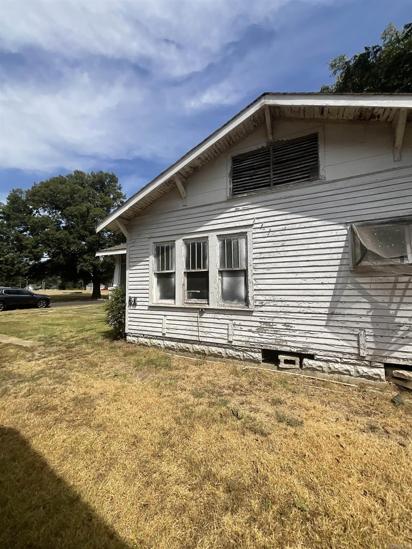 809 S Lowe Street Property Photo 14