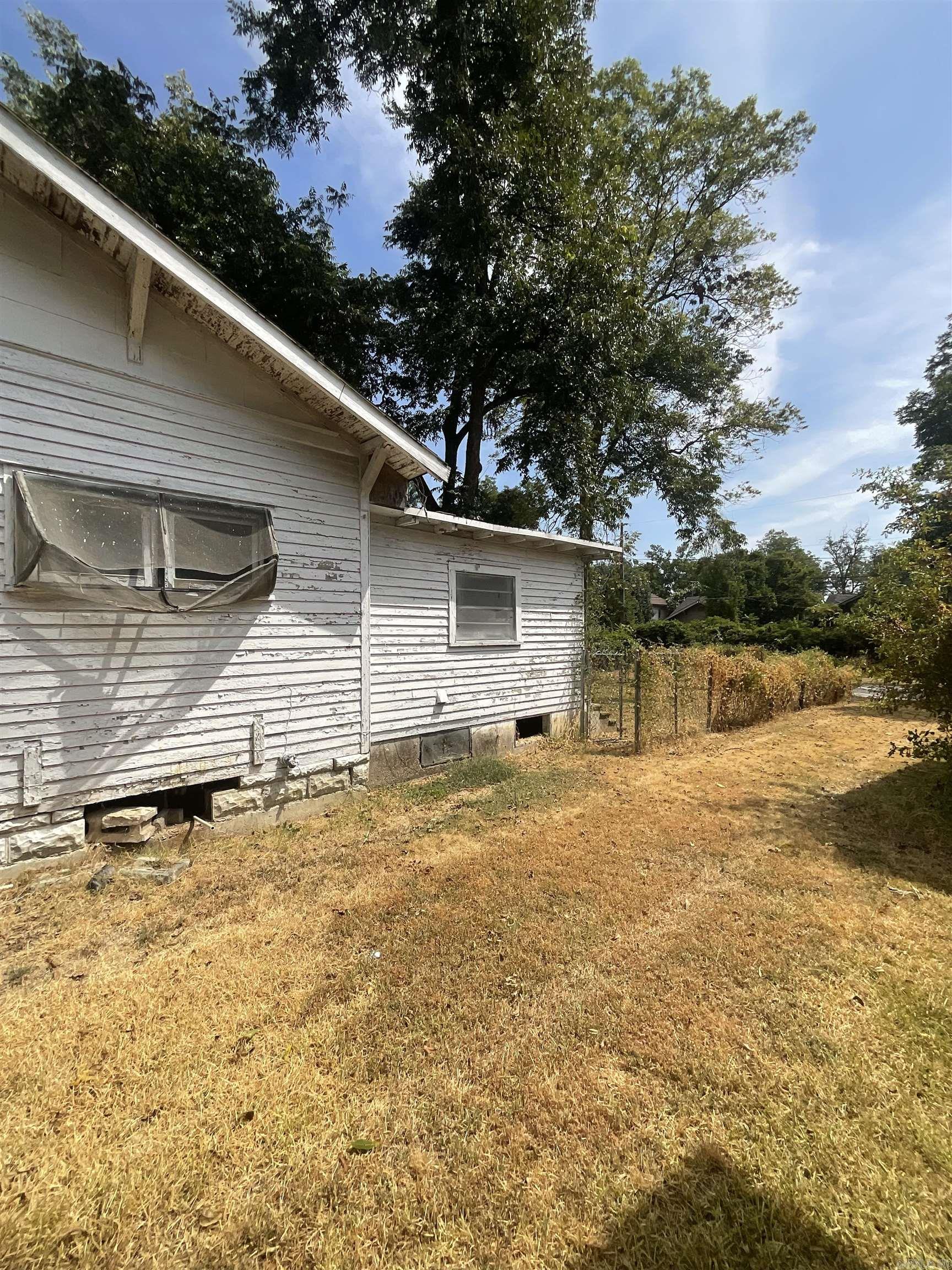 809 S Lowe Street Property Photo 16