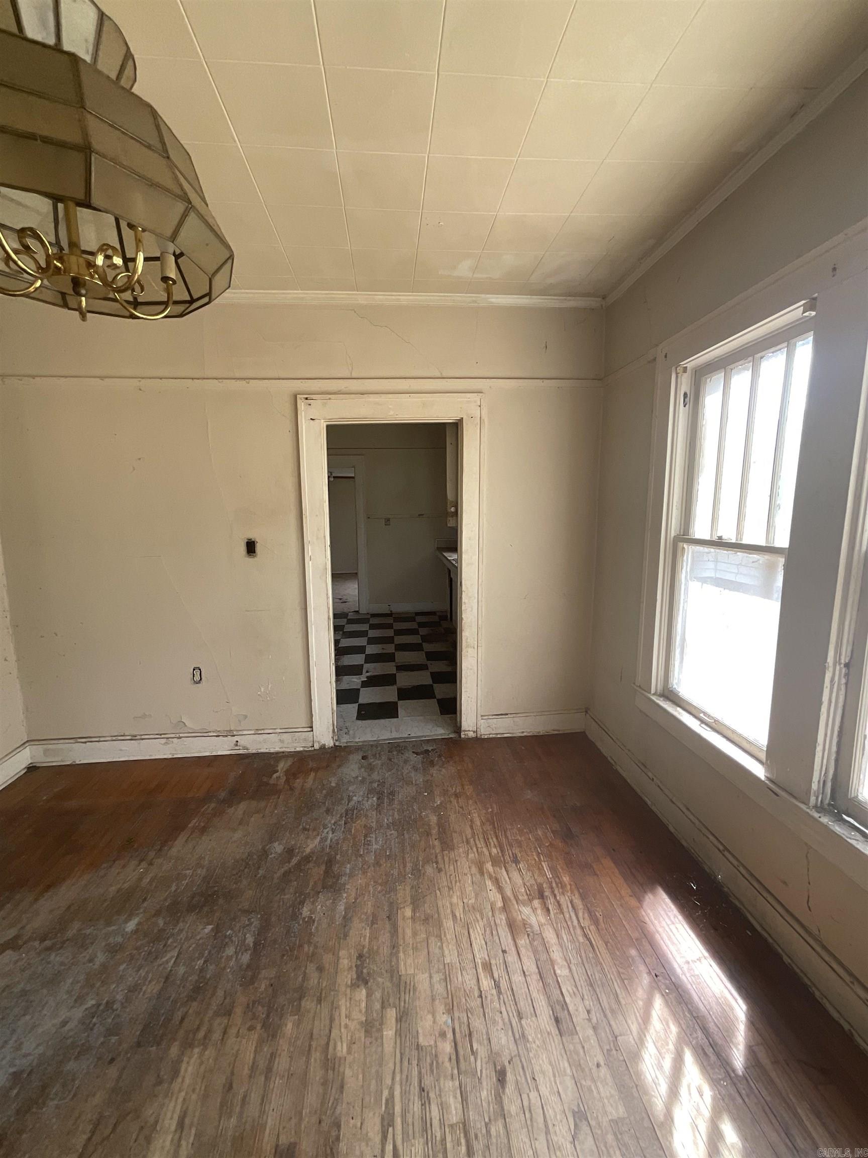 809 S Lowe Street Property Photo 28