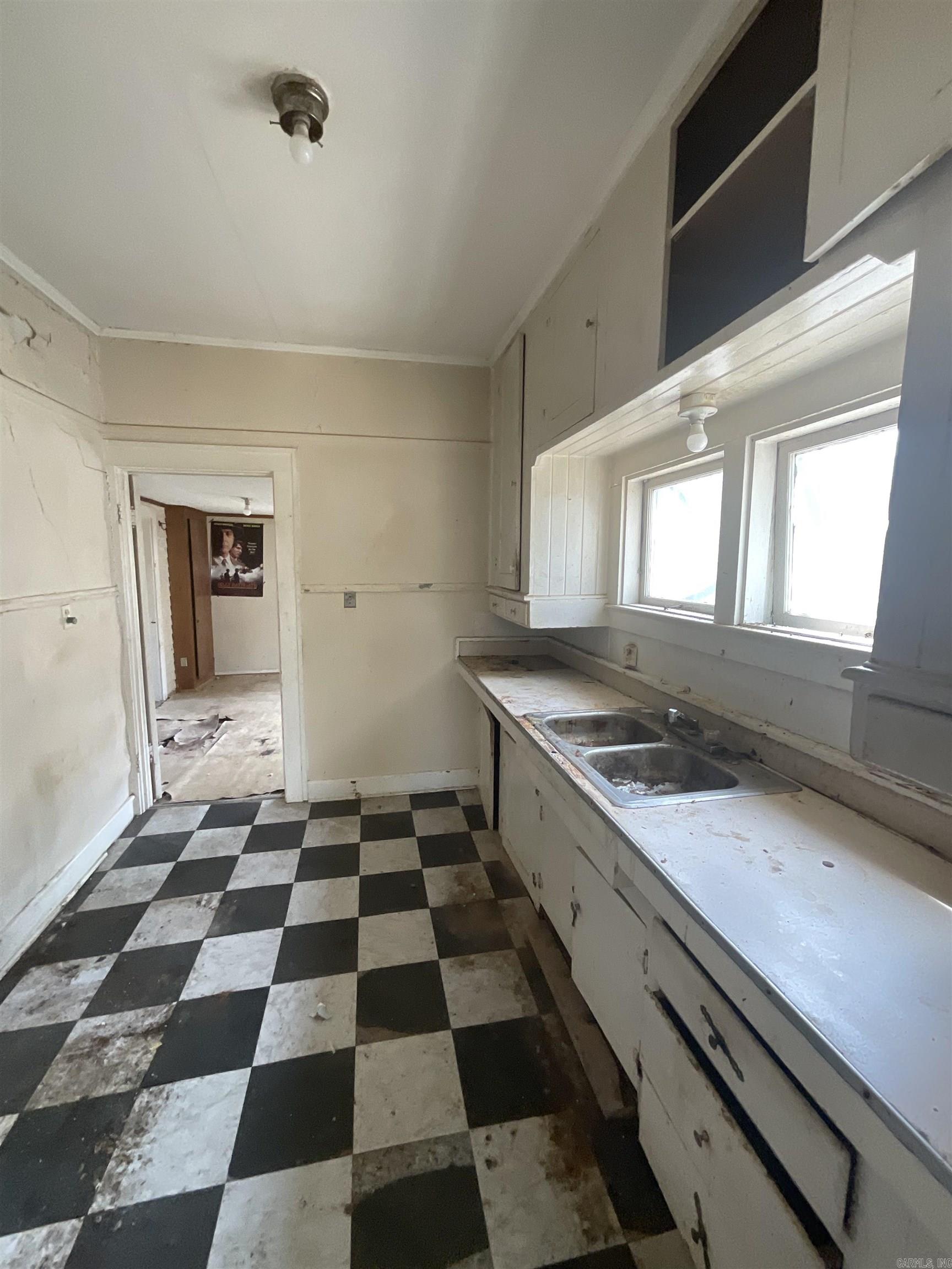 809 S Lowe Street Property Photo 33