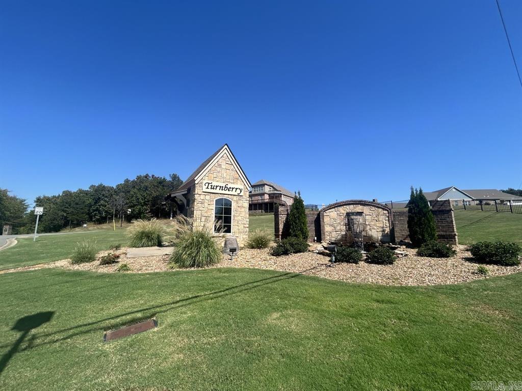 1045 Turnberry Drive Property Photo 2