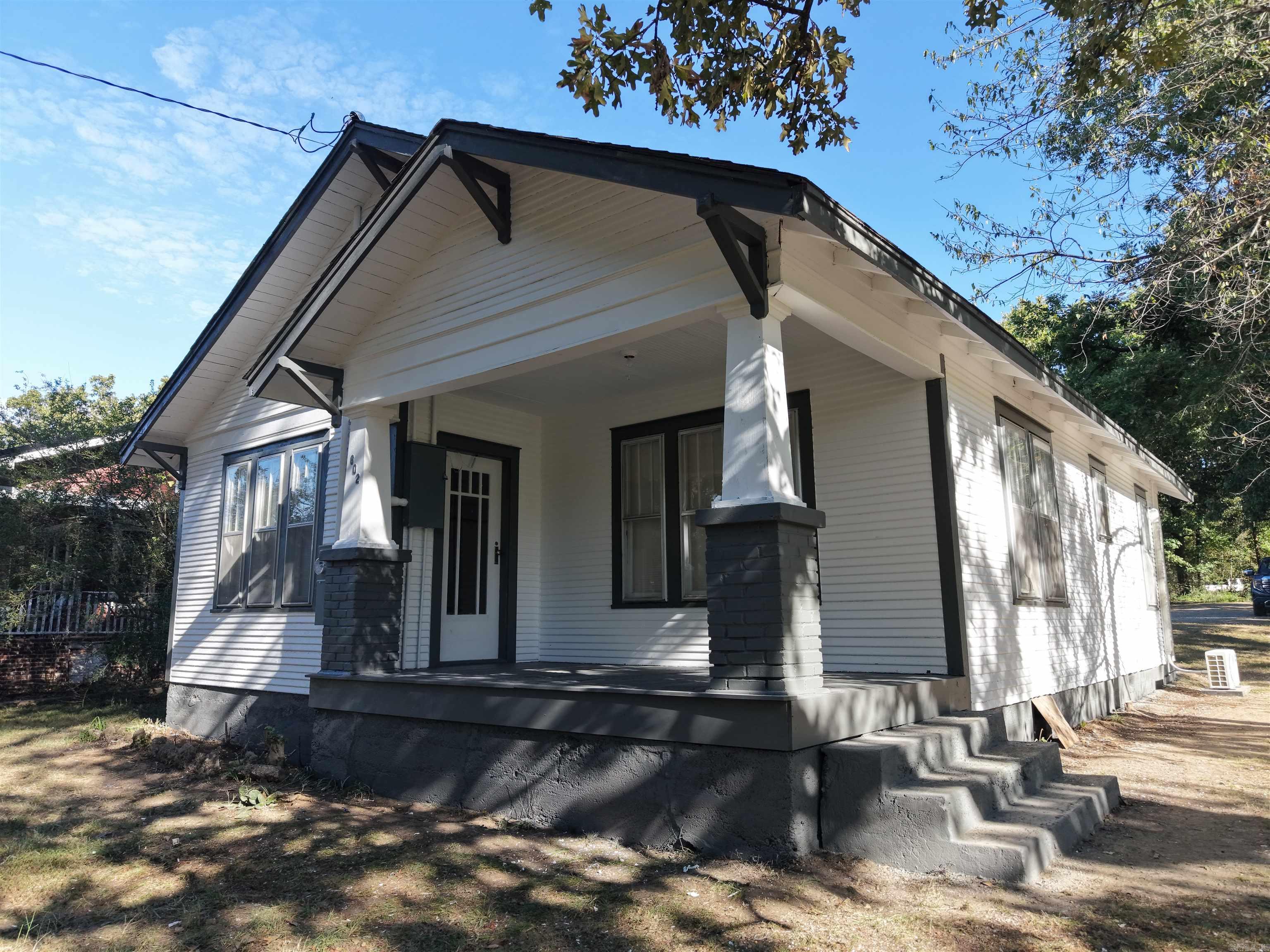 602 W Pyburn Street Property Photo 2