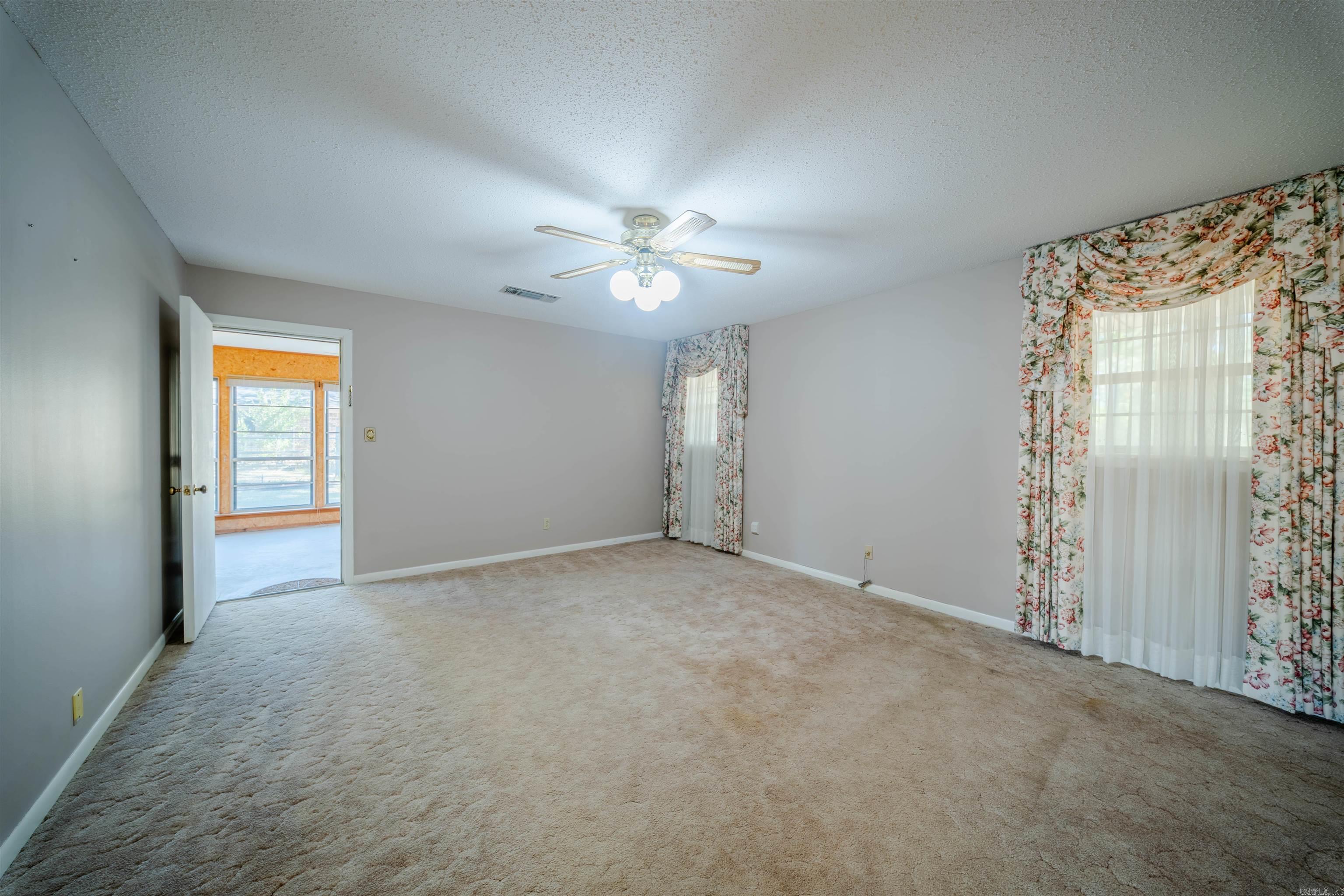 111 Alderman Dr Property Photo 18
