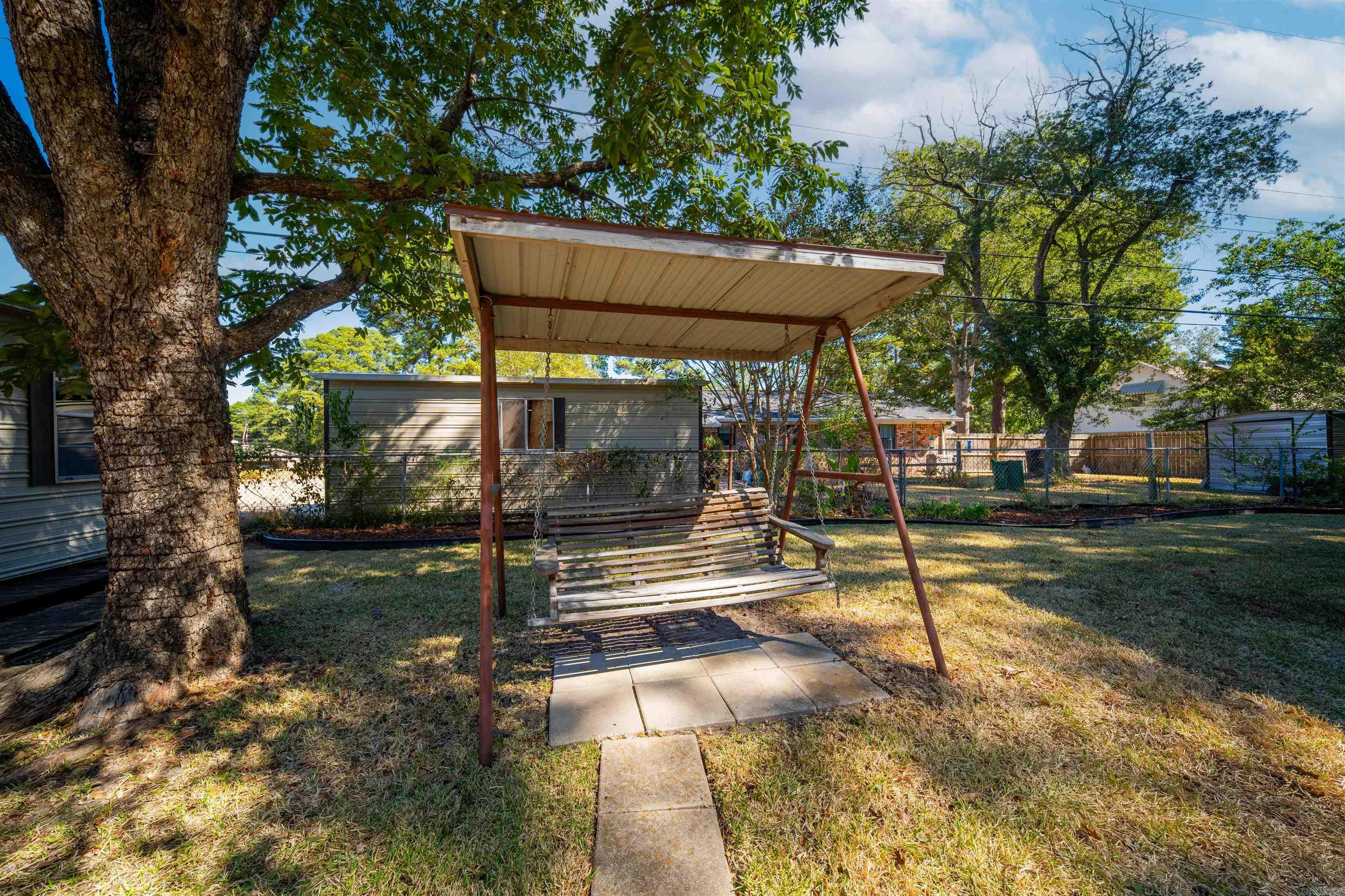 111 Alderman Dr Property Photo 37