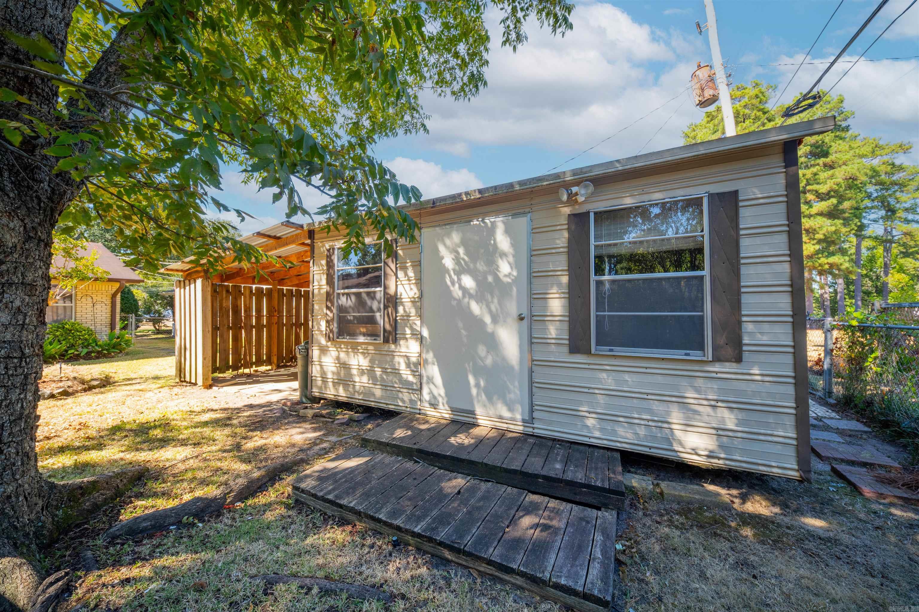 111 Alderman Dr Property Photo 40