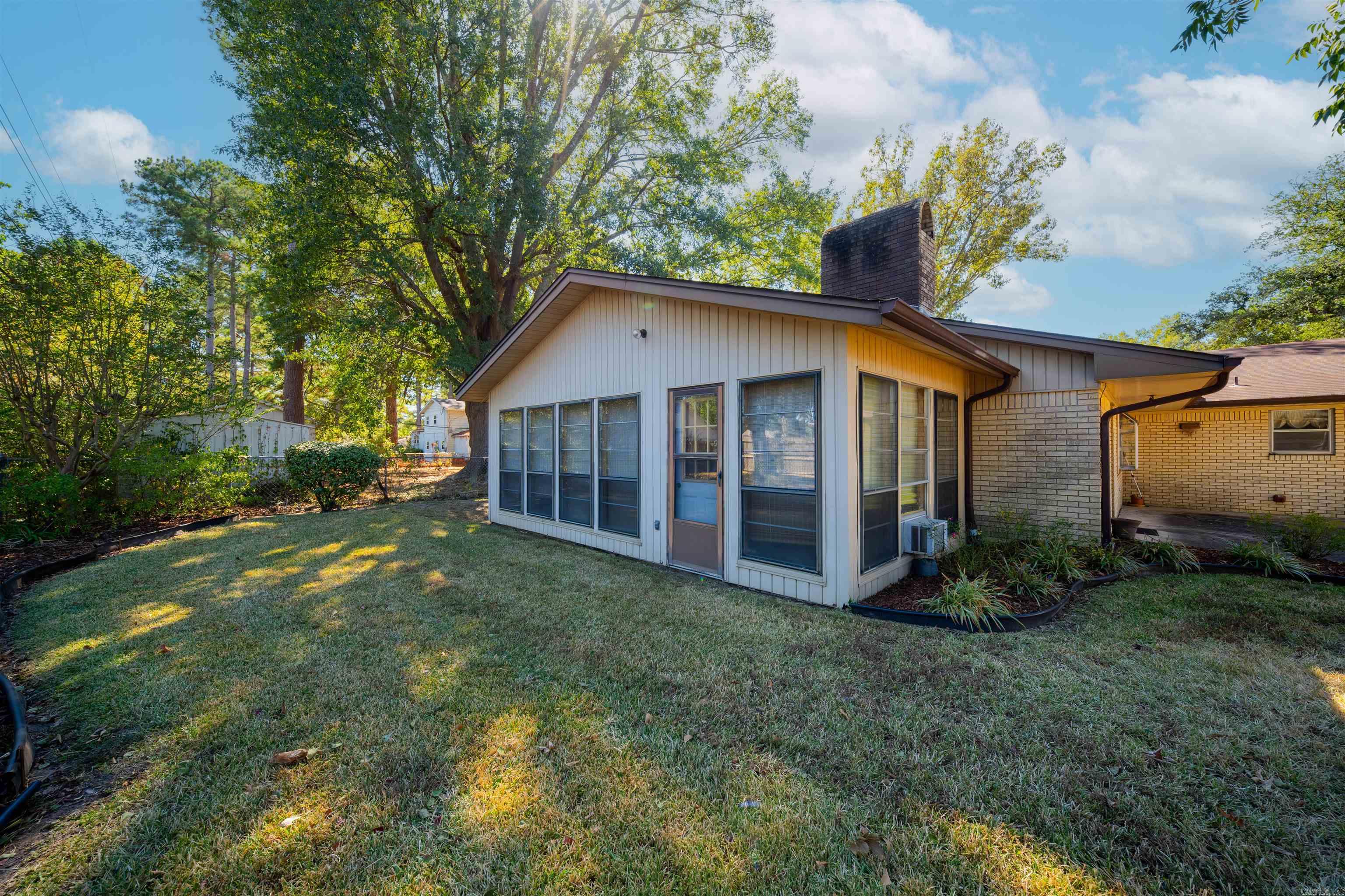 111 Alderman Dr Property Photo 41